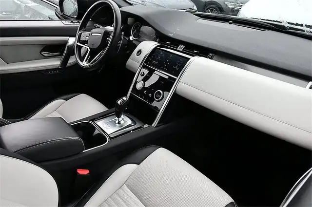 Land Rover Discovery Sport view 21