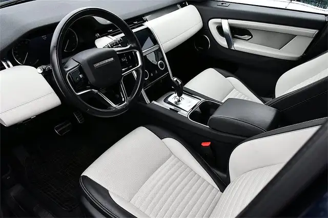 Land Rover Discovery Sport view 14