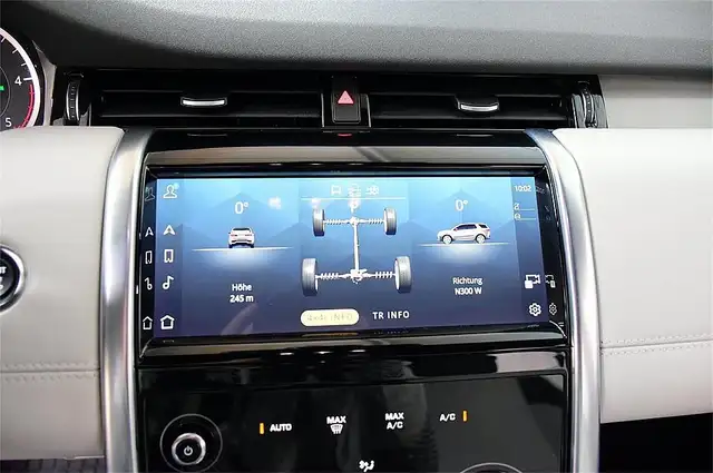 Land Rover Discovery Sport view 19