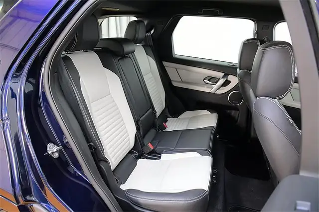 Land Rover Discovery Sport view 5