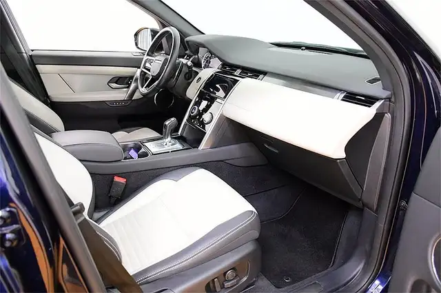 Land Rover Discovery Sport view 29