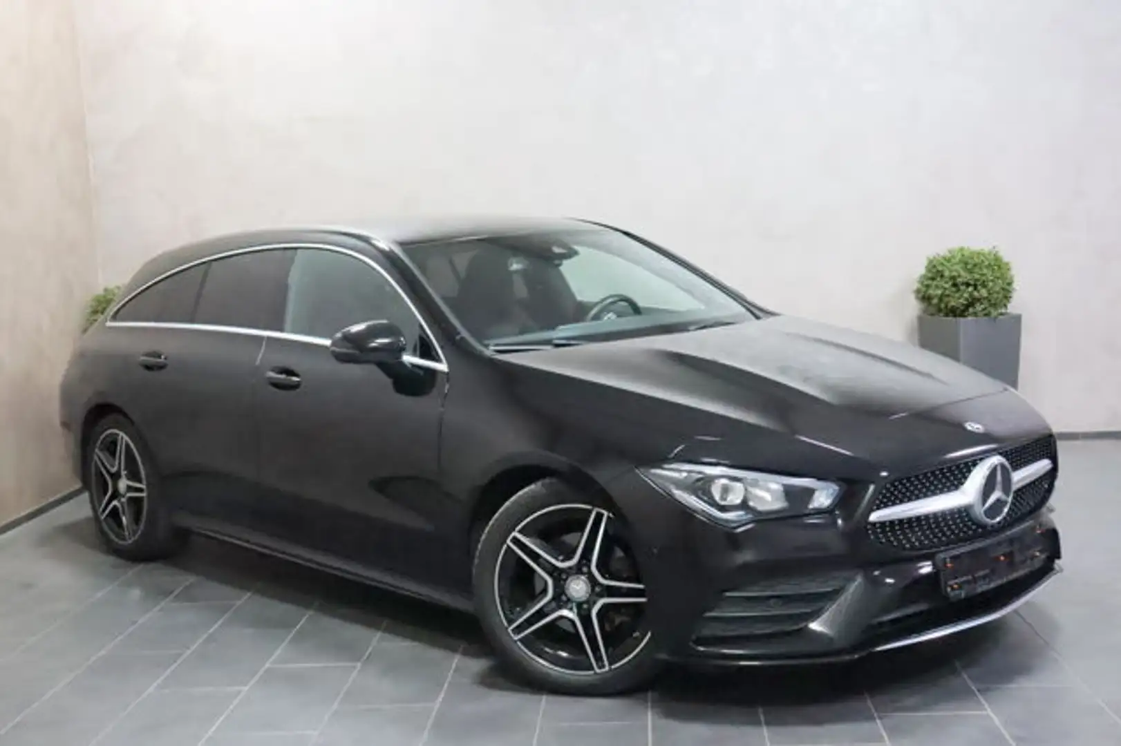 Mercedes-Benz CLA 180 Shooting Brake AMG Line MBUX AHK LEDER Schwarz - 2