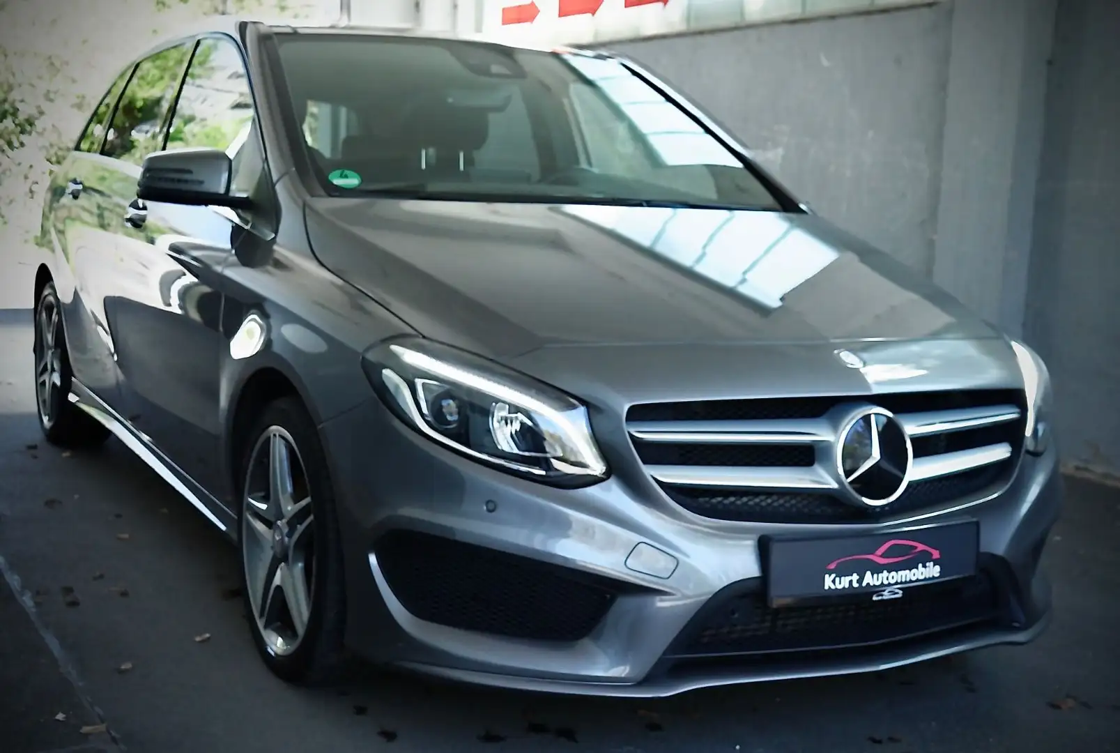 Mercedes-Benz B 200 AMG Autom.*Pano*Navi*LED*Leder* Grijs - 2