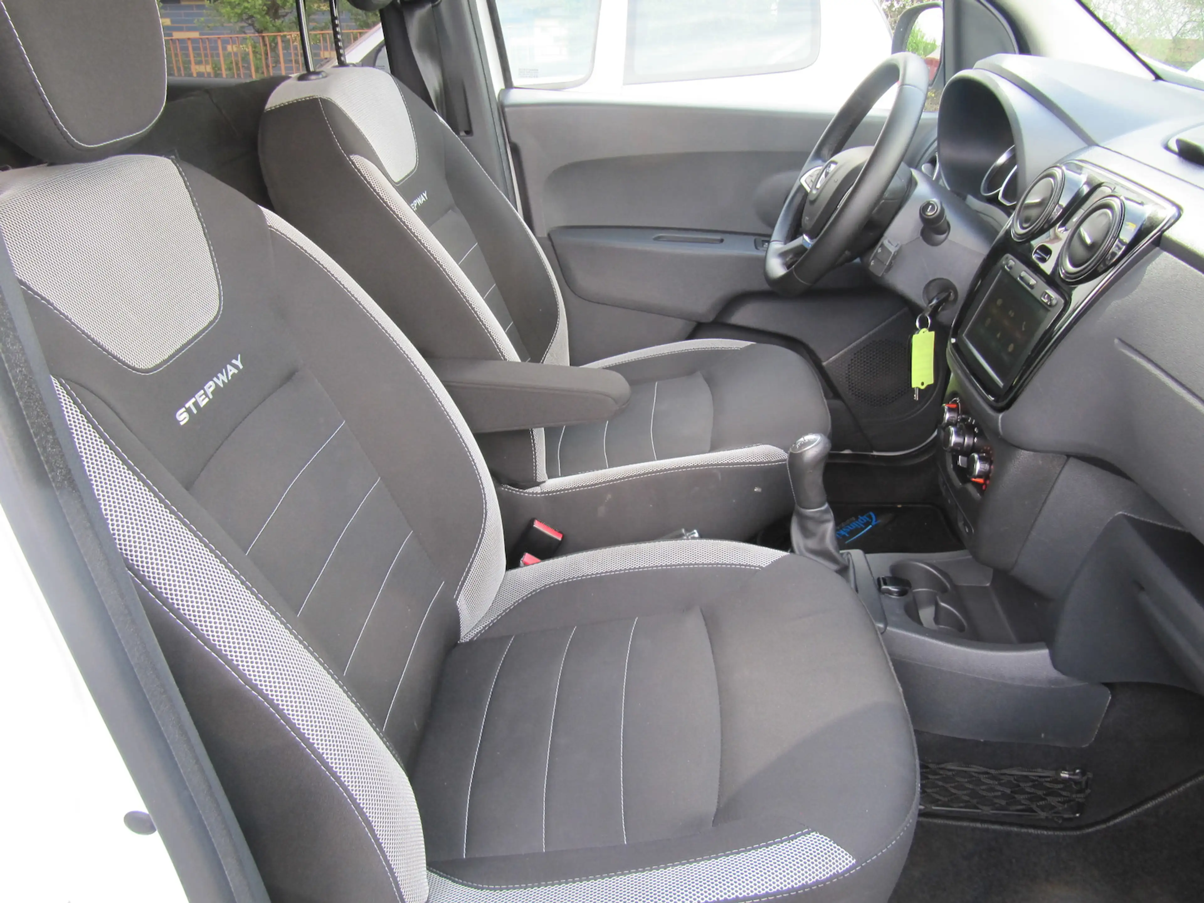 Dacia Lodgy Stepway Klima+ Navi + Insp.+ Tüv+ NEU + — photo 11