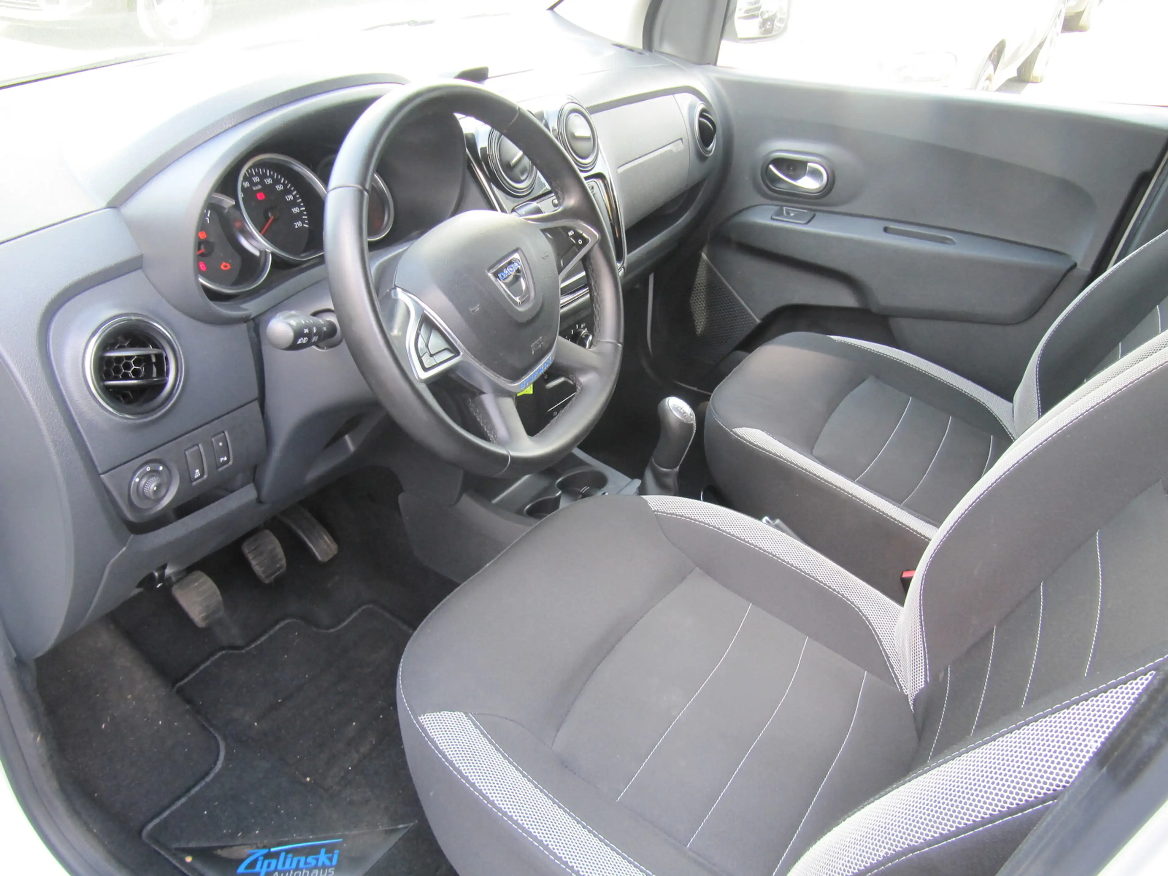 Dacia Lodgy Stepway Klima+ Navi + Insp.+ Tüv+ NEU + — photo 7
