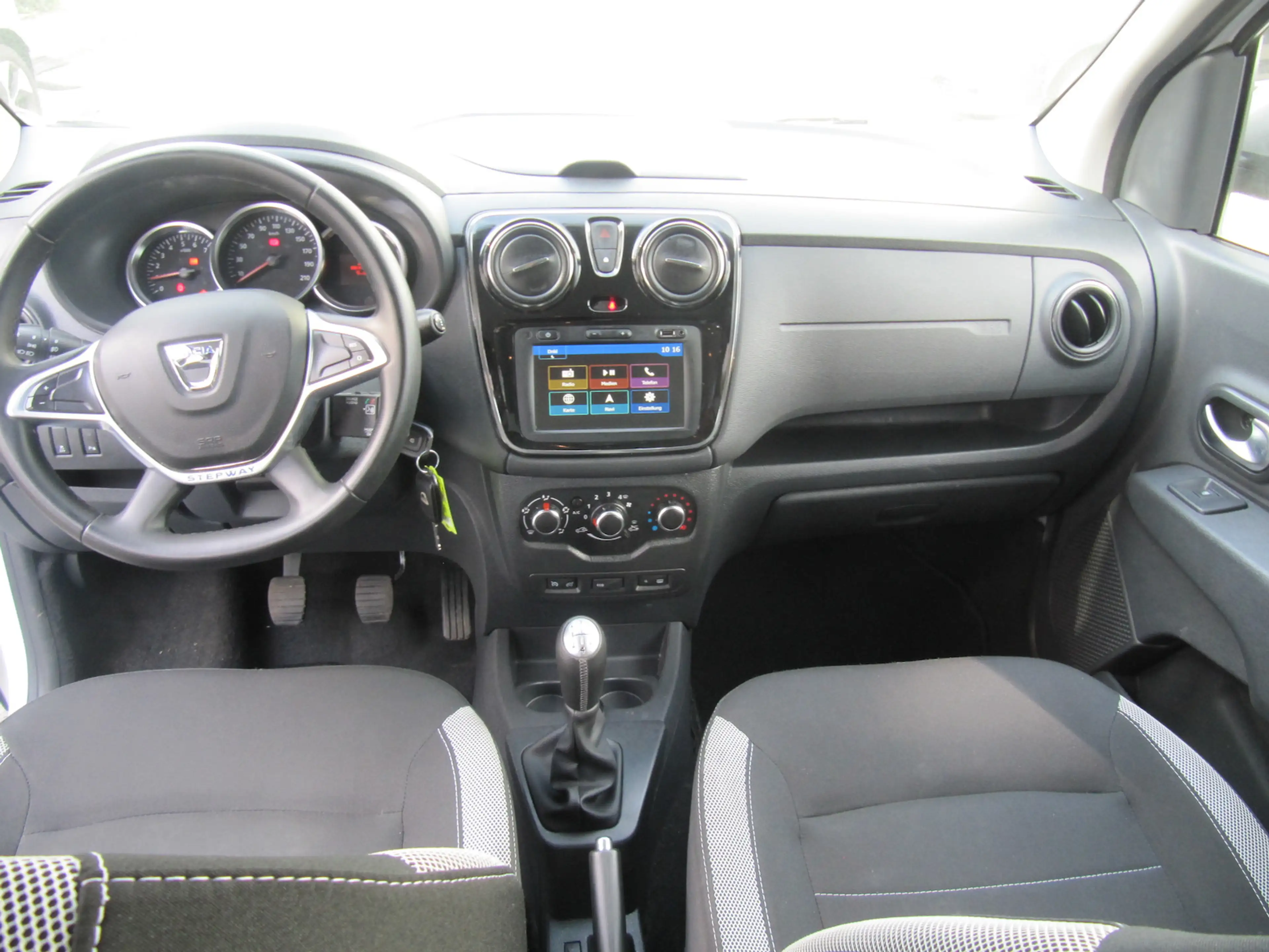 Dacia Lodgy Stepway Klima+ Navi + Insp.+ Tüv+ NEU + — photo 6