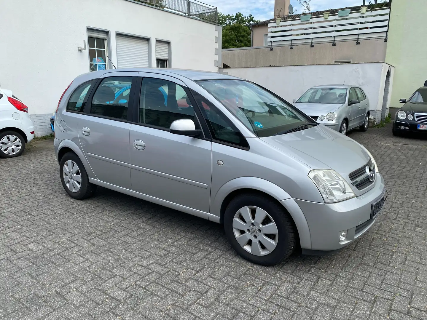 Opel Meriva Meriva 1.6 16V Easytronic Cosmo, Klima, EFH. Alu Silber - 2