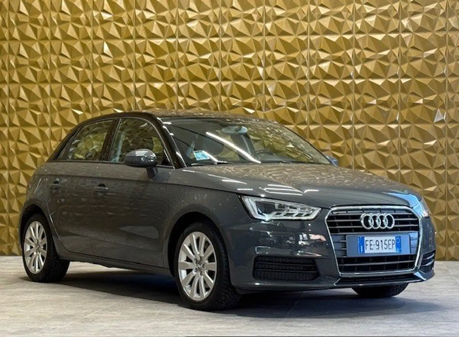 Audi A1 A1 Sportback 1.6 tdi Metal Gris - 2