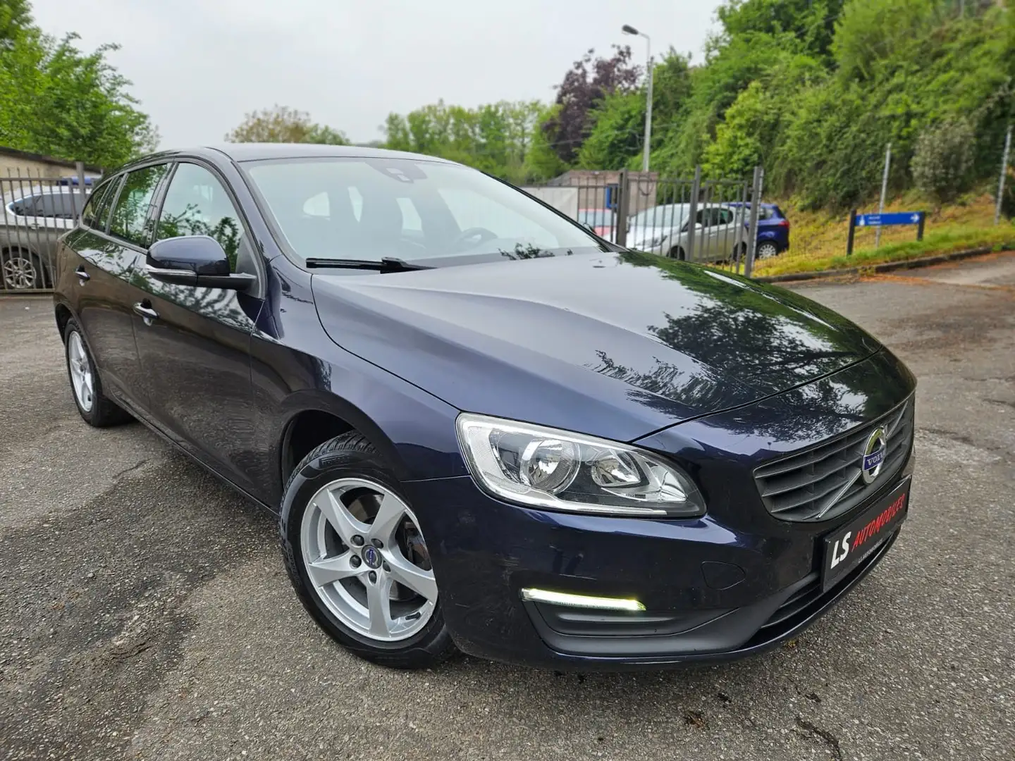Volvo V60 V60 2.0 D3 *CUIR*NAVI*1STHAND*EURO6*NETTO5371 Bleu - 1