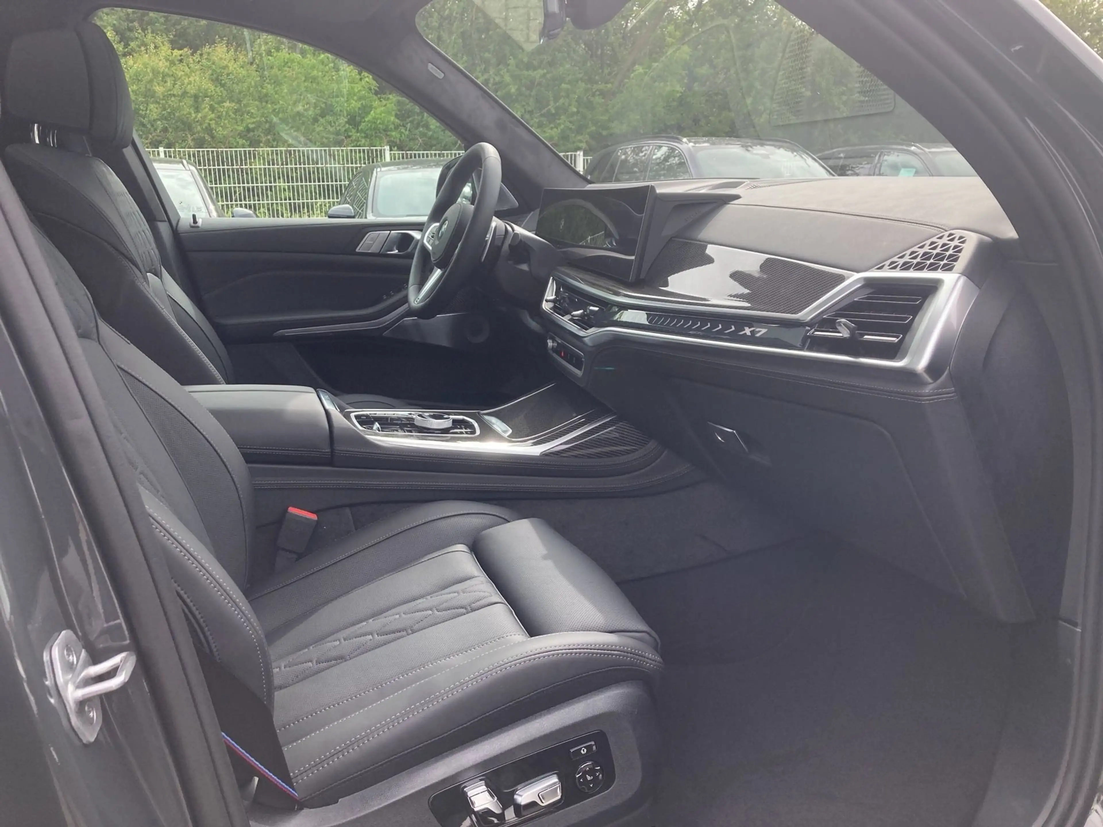 BMW X7 xDrive40d M Sportpaket B&W Surround DAB RFK — photo 11