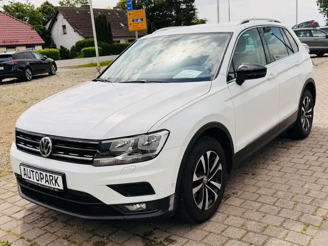 Volkswagen Tiguan view 3