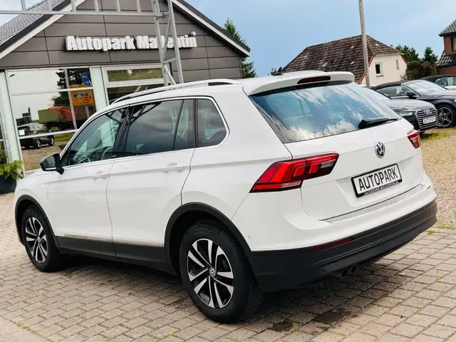 Volkswagen Tiguan view 4