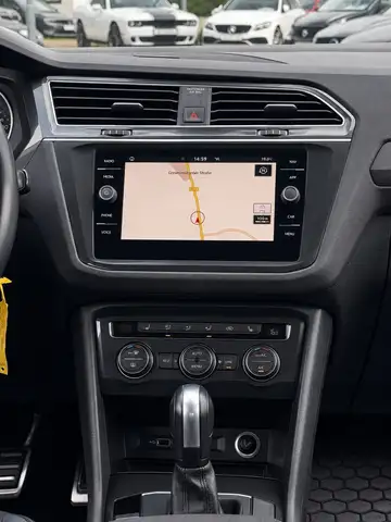 Volkswagen Tiguan view 12