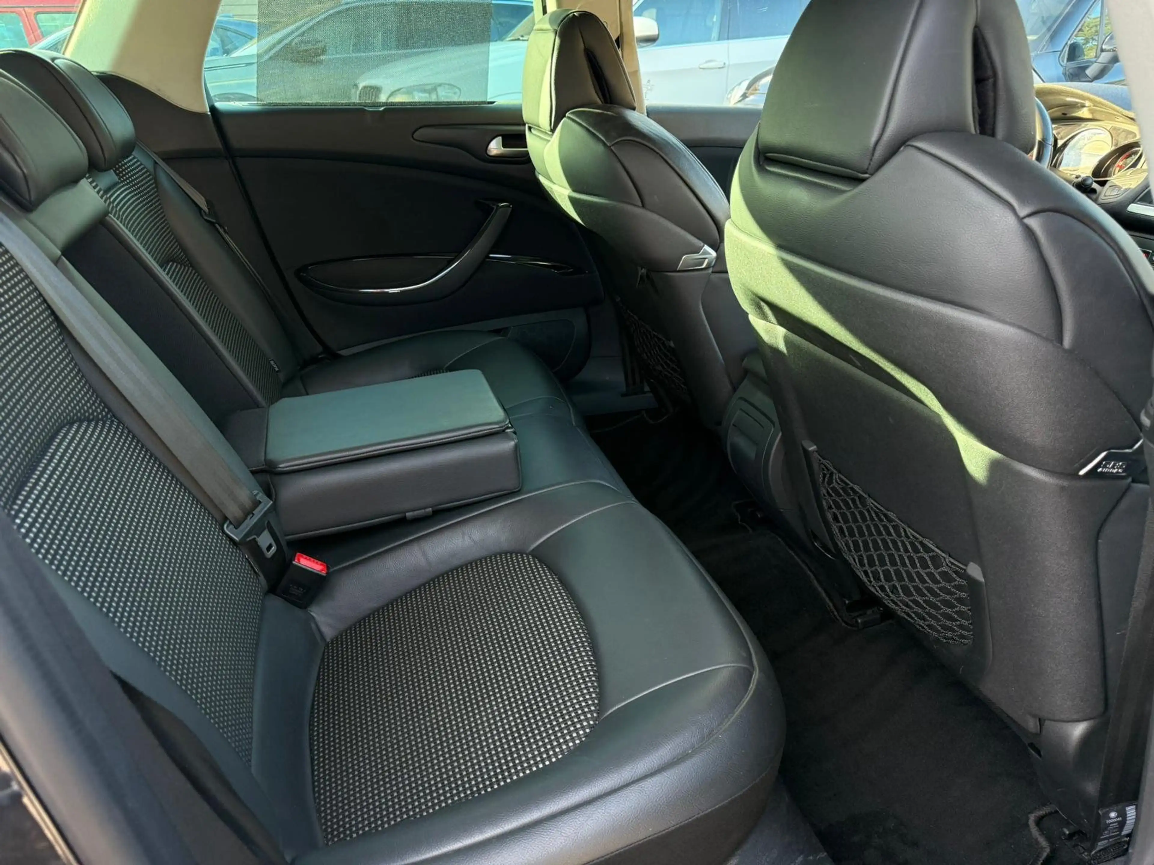 Citroen C5 Automaat Diesel 181Pk Navi CruiseC Camera ParkeerS — photo 6
