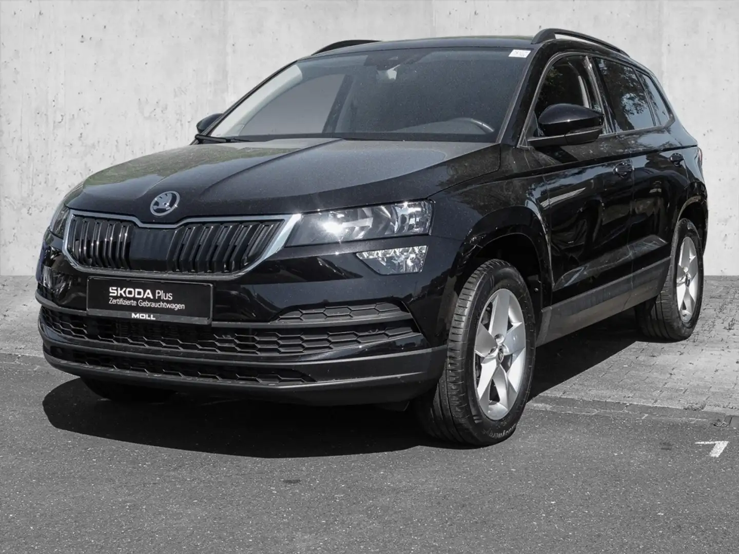 Skoda Karoq 2.0 TDI DSG 4Motion Ambition NAVI ACC FLA Zwart - 2