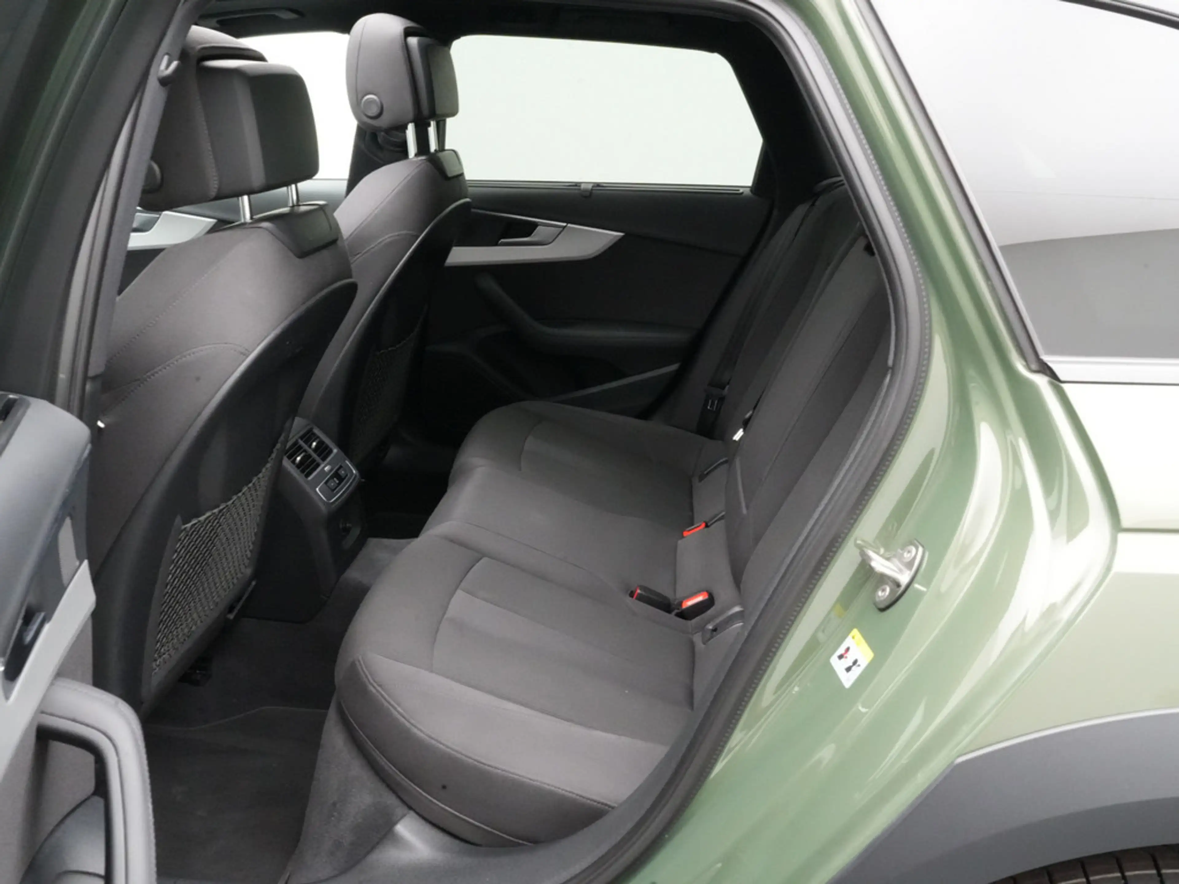 Audi A4 allroad VIRT NAVI PANO AHK KAM ACC MATRIX — photo 13