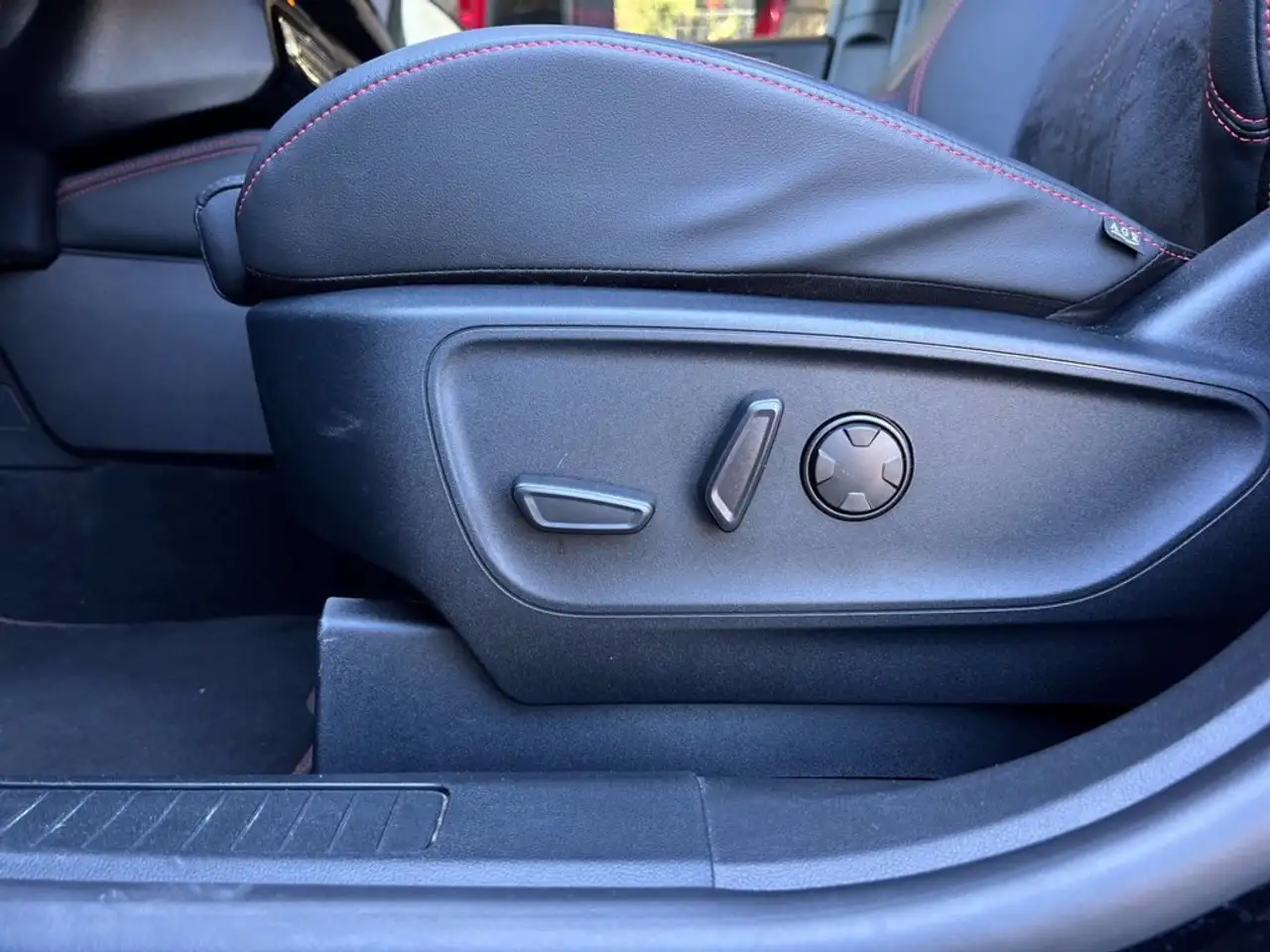 Ford Kuga 2.5 Plug In Hybrid 243 CV CVT 2WD ST-Line X, миниатюра 15