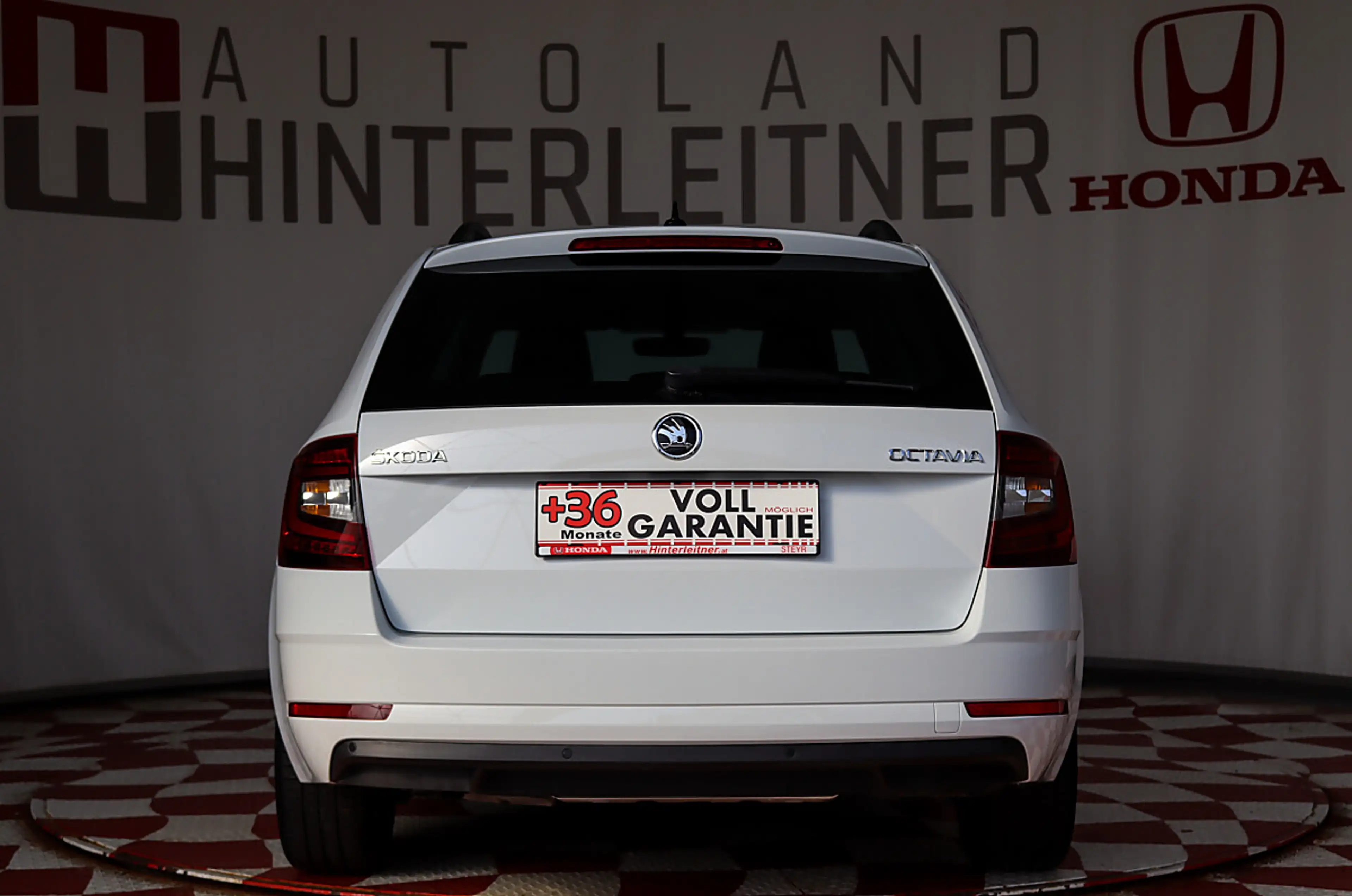 Skoda Octavia Combi TDI Limited NAVI PDC — photo 11