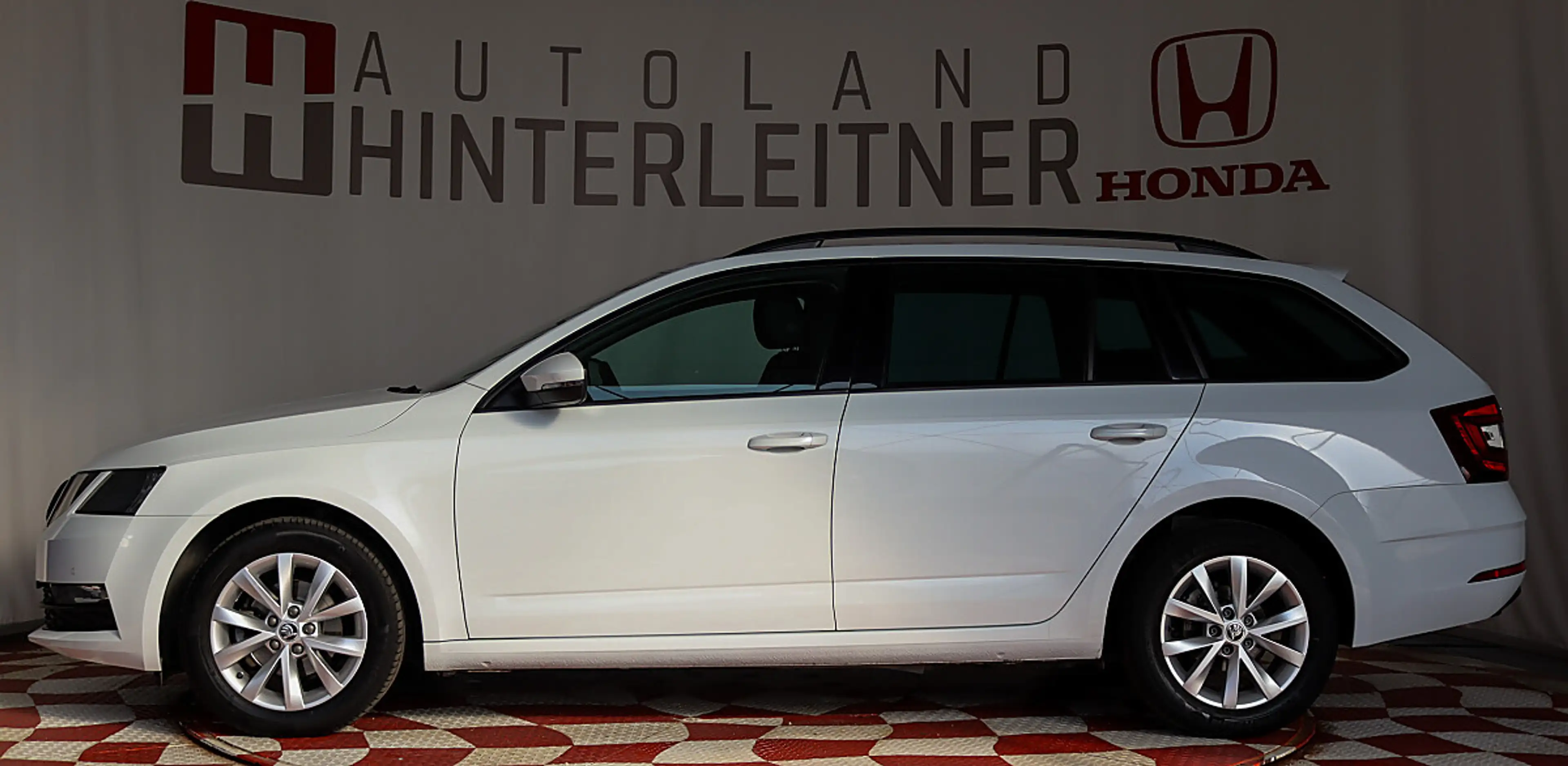 Skoda Octavia Combi TDI Limited NAVI PDC — photo 9