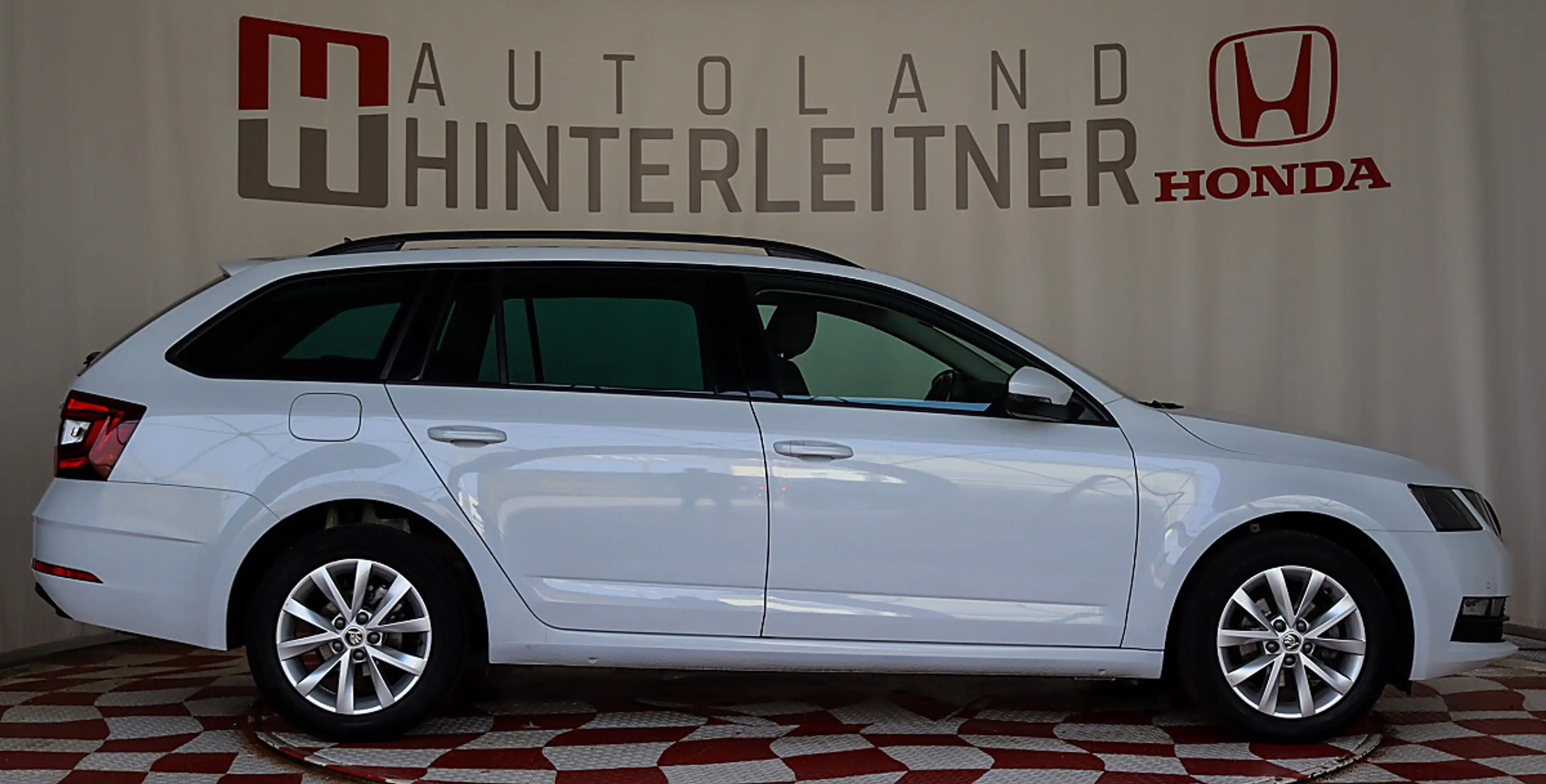 Skoda Octavia Combi TDI Limited NAVI PDC — photo 8