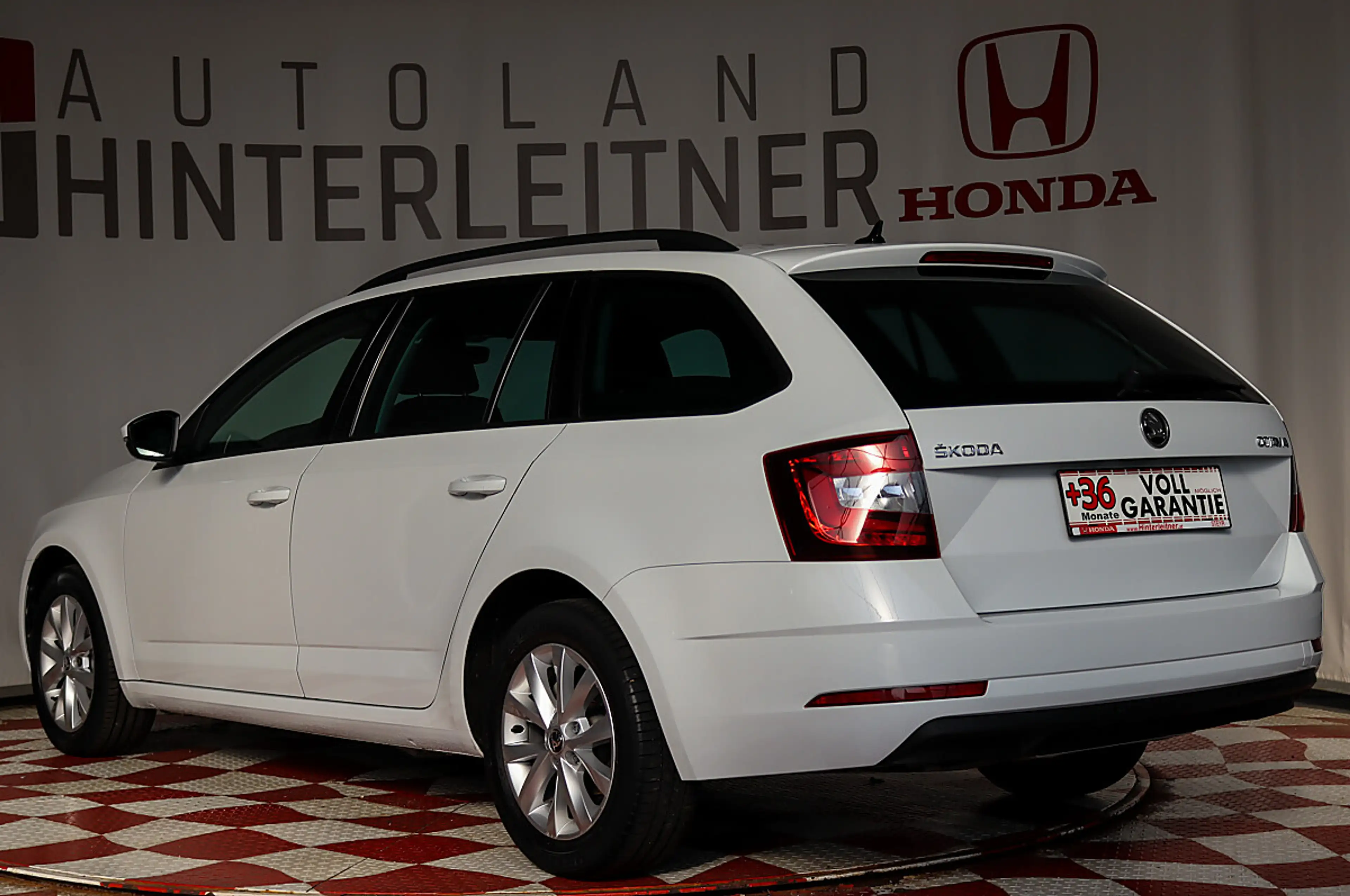 Skoda Octavia Combi TDI Limited NAVI PDC — photo 10