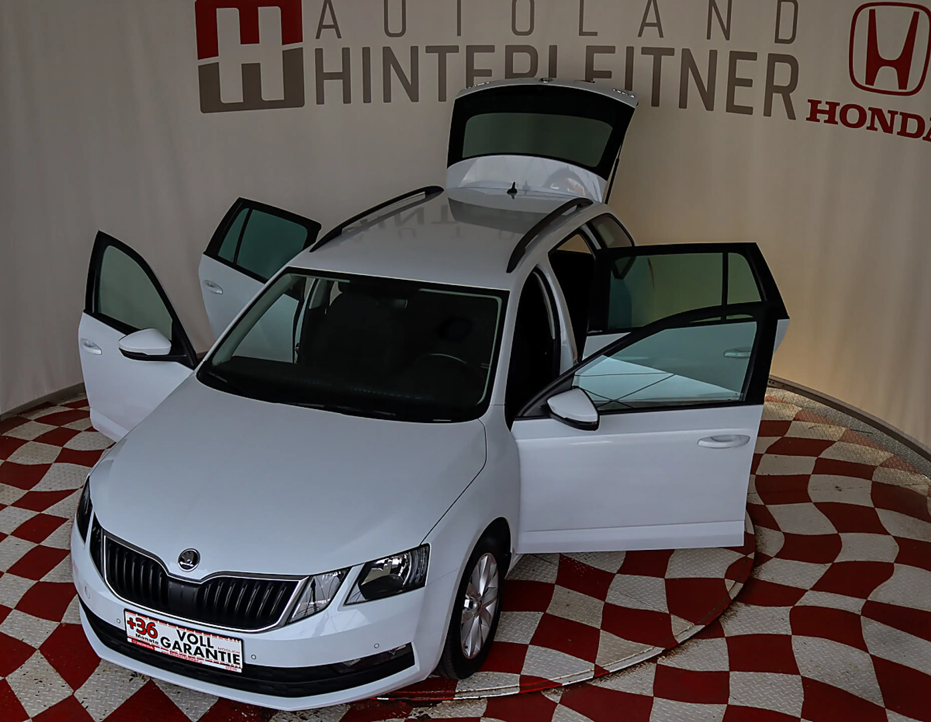 Skoda Octavia Combi TDI Limited NAVI PDC — photo 3