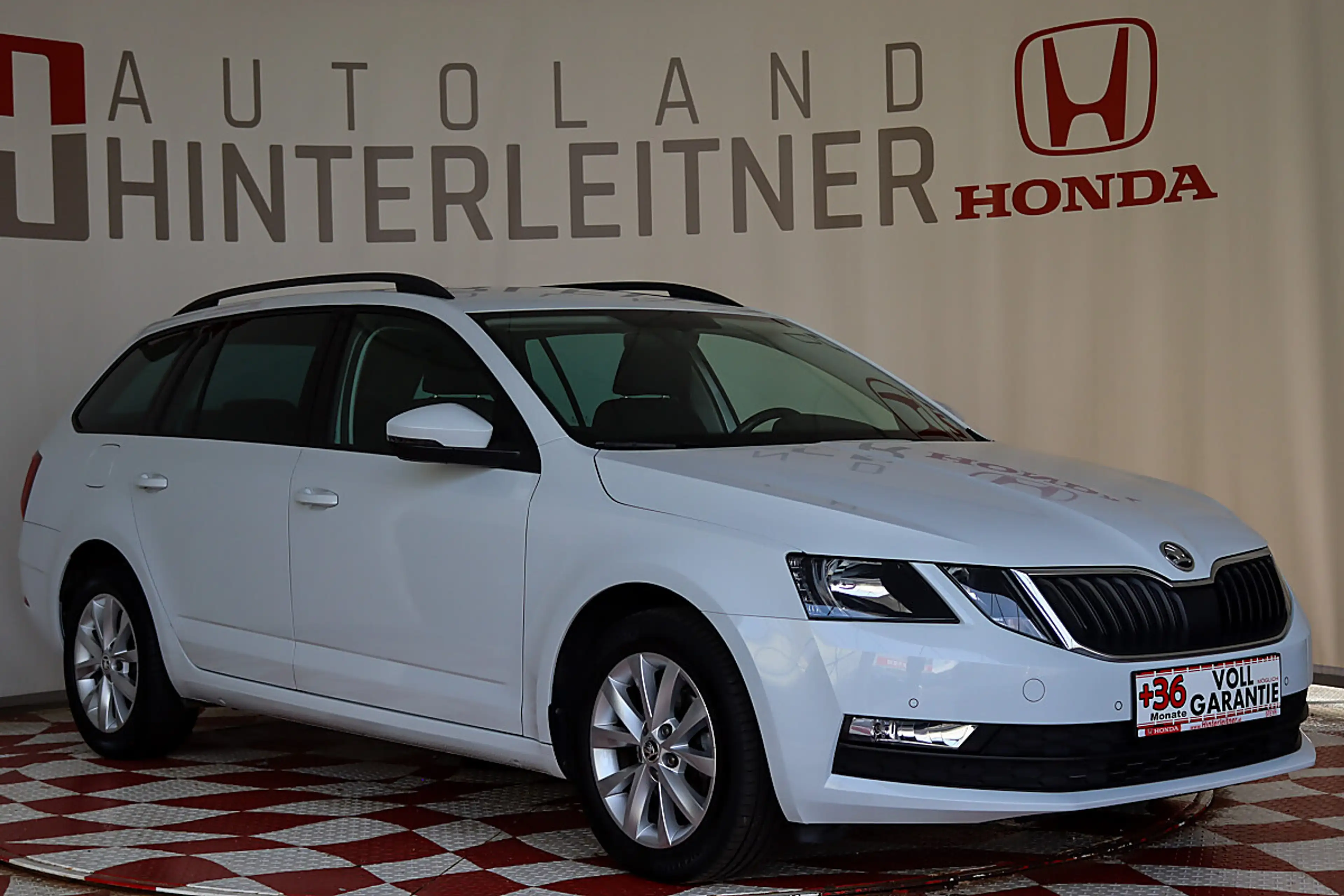 Skoda Octavia Combi TDI Limited NAVI PDC — photo 7
