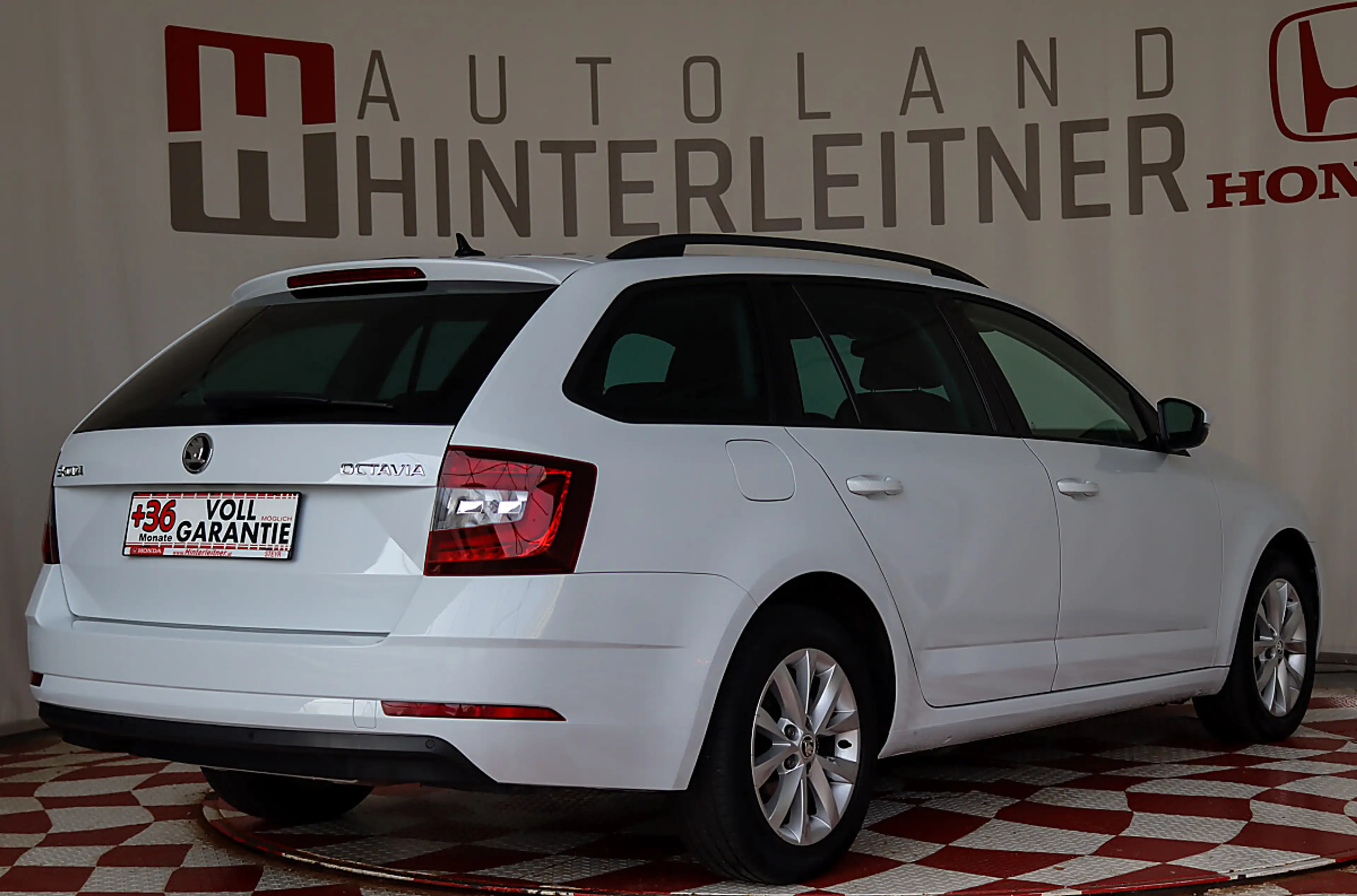 Skoda Octavia Combi TDI Limited NAVI PDC — photo 2