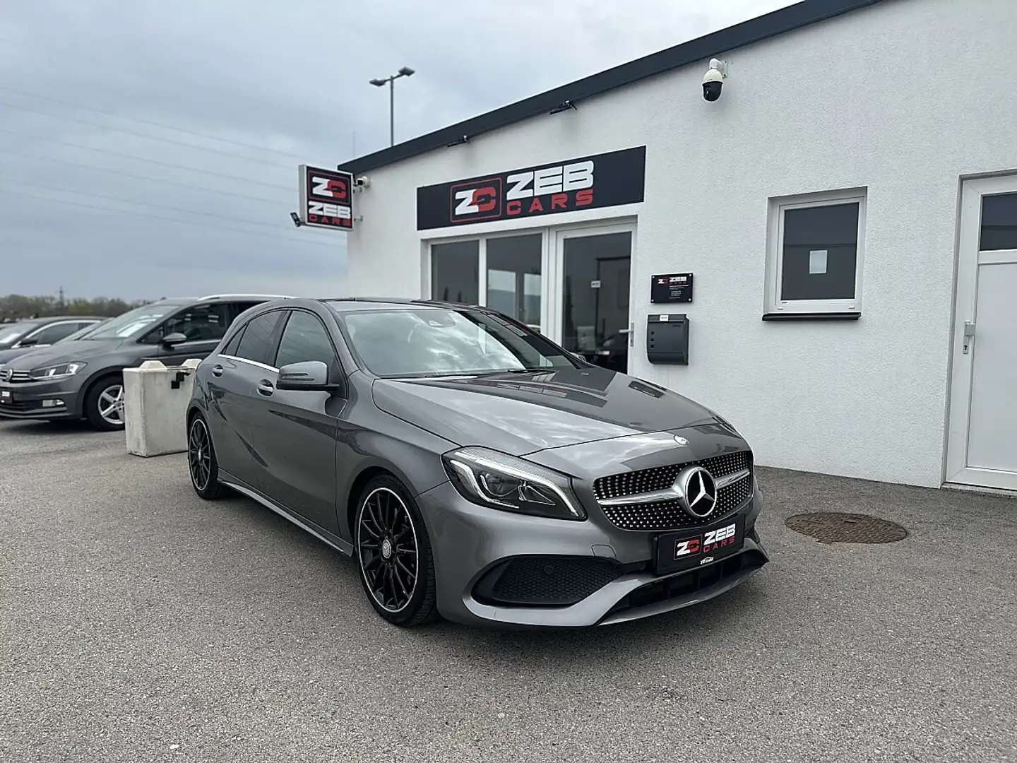 Mercedes-Benz A 220 d Aut. AMG Line Grau - 1