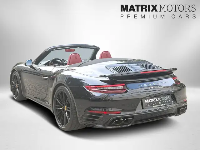 Porsche 911 view 14