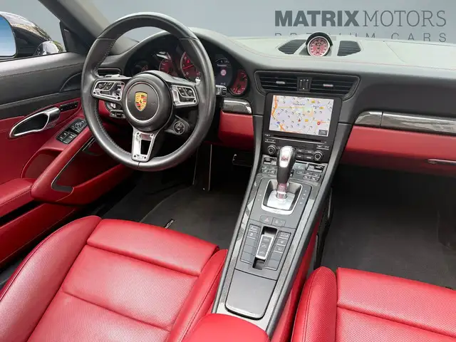 Porsche 911 view 7
