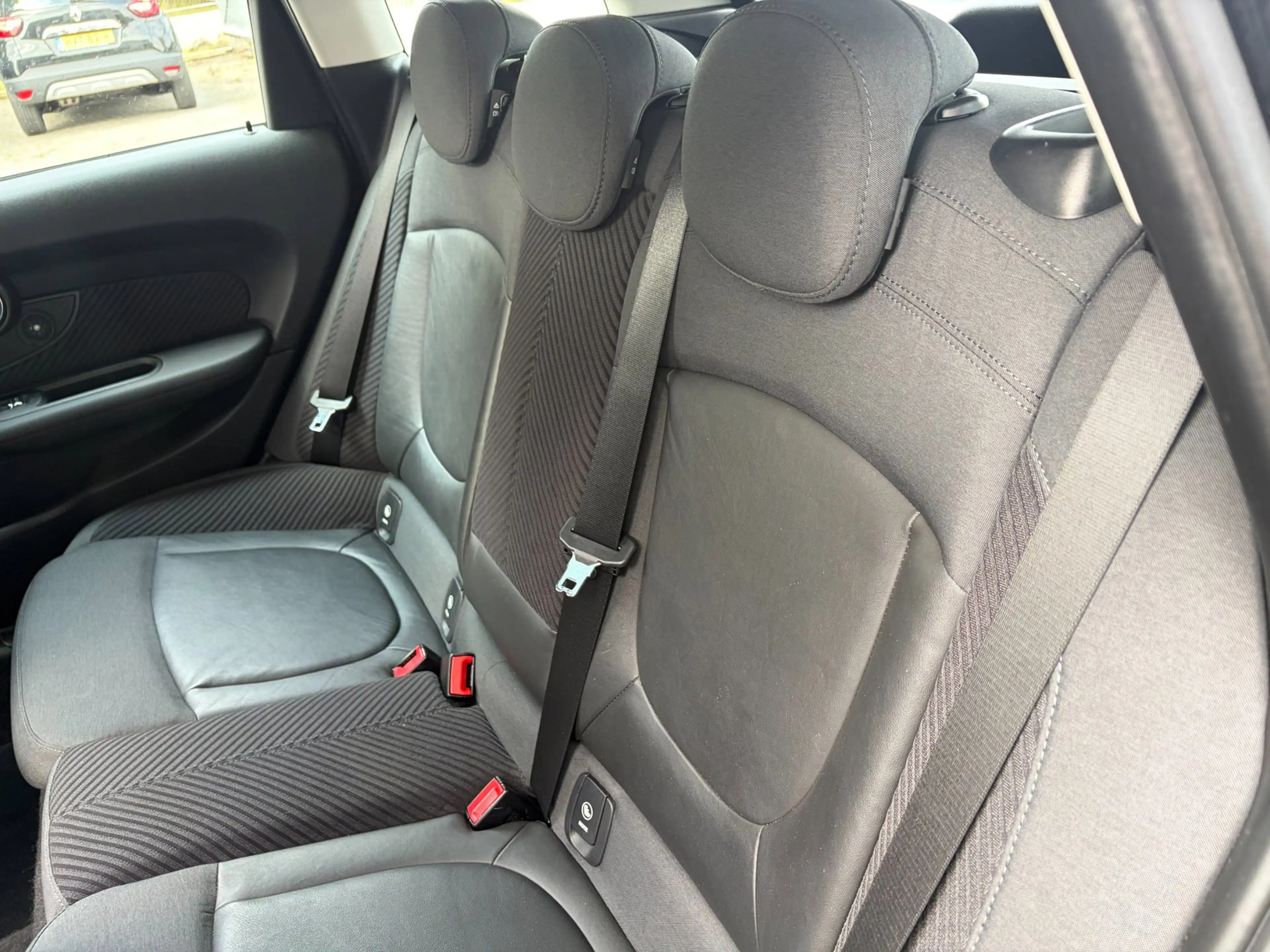 MINI Cooper Clubman 1.5 Chili Serious Business / Keyless / Headup / Na — photo 17