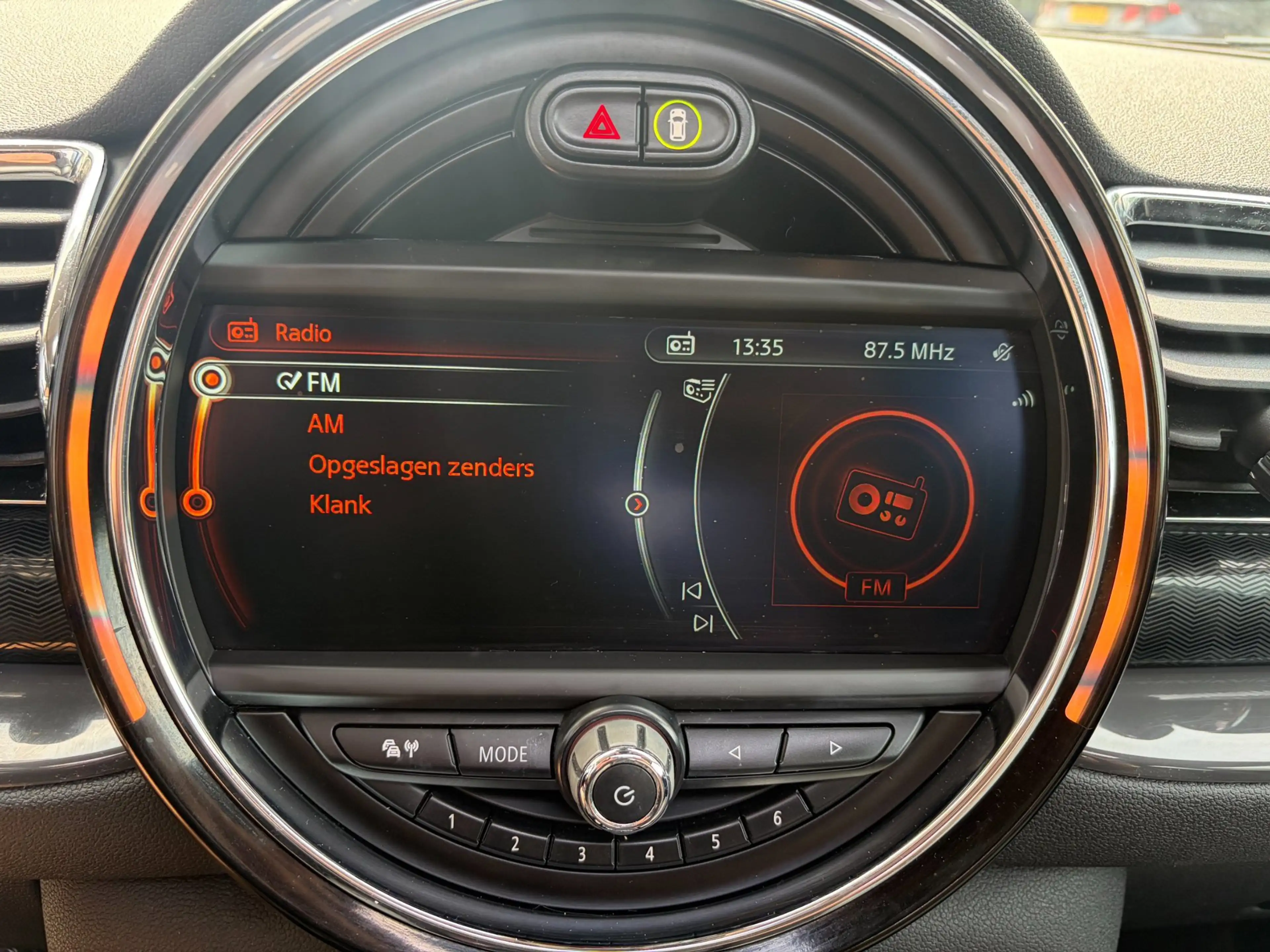 MINI Cooper Clubman 1.5 Chili Serious Business / Keyless / Headup / Na — photo 30