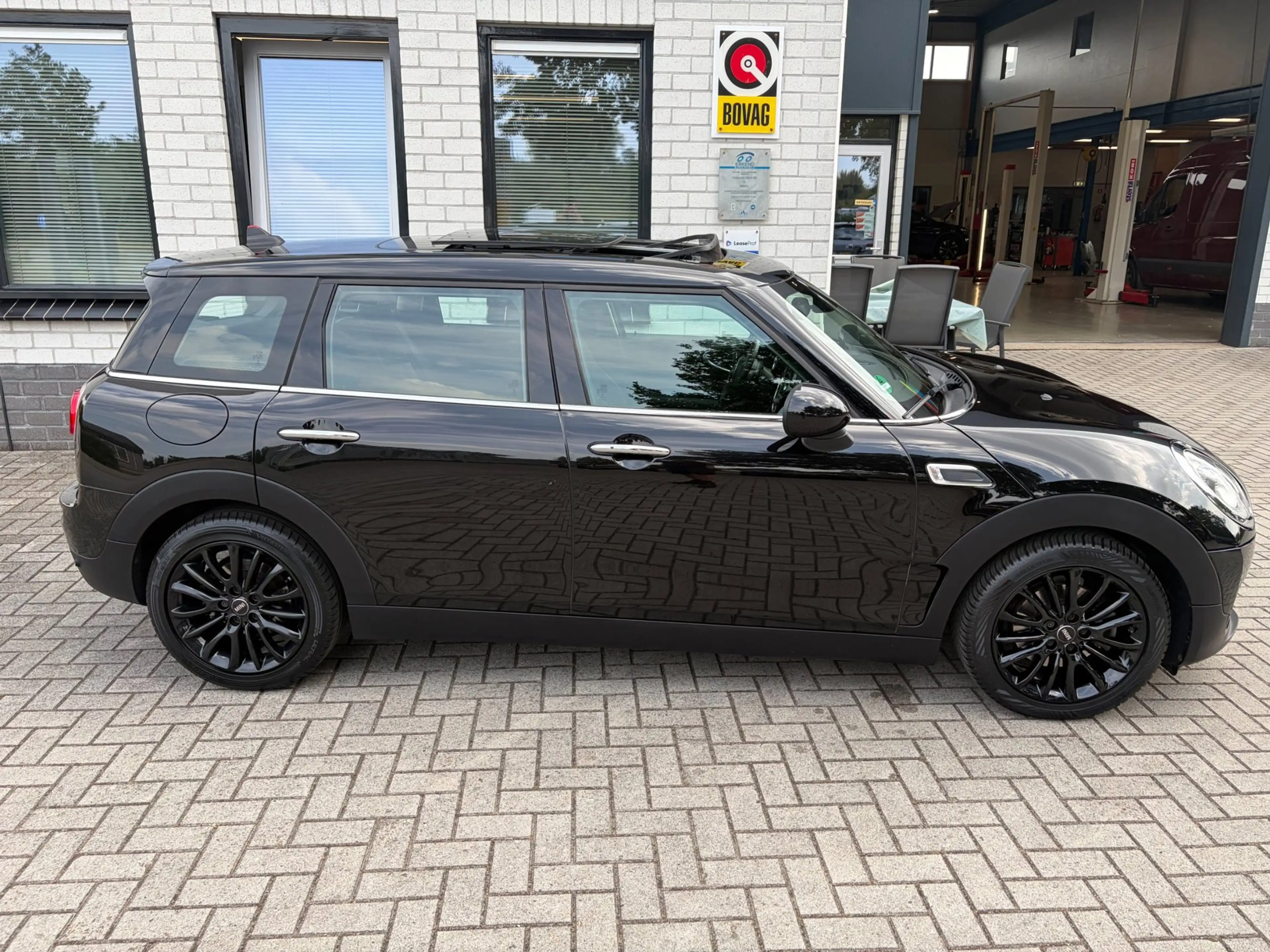 MINI Cooper Clubman 1.5 Chili Serious Business / Keyless / Headup / Na — photo 2
