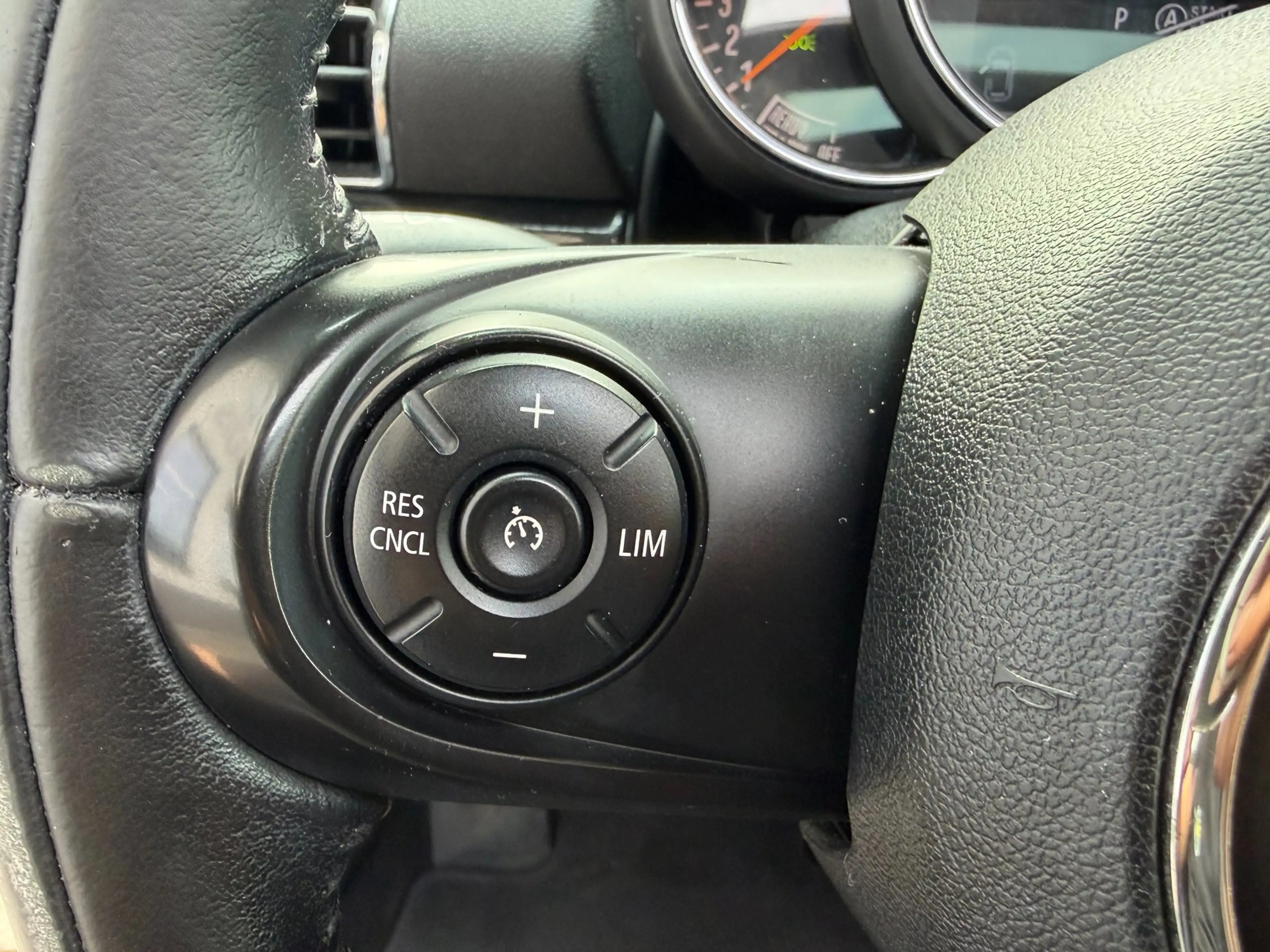 MINI Cooper Clubman 1.5 Chili Serious Business / Keyless / Headup / Na — photo 25