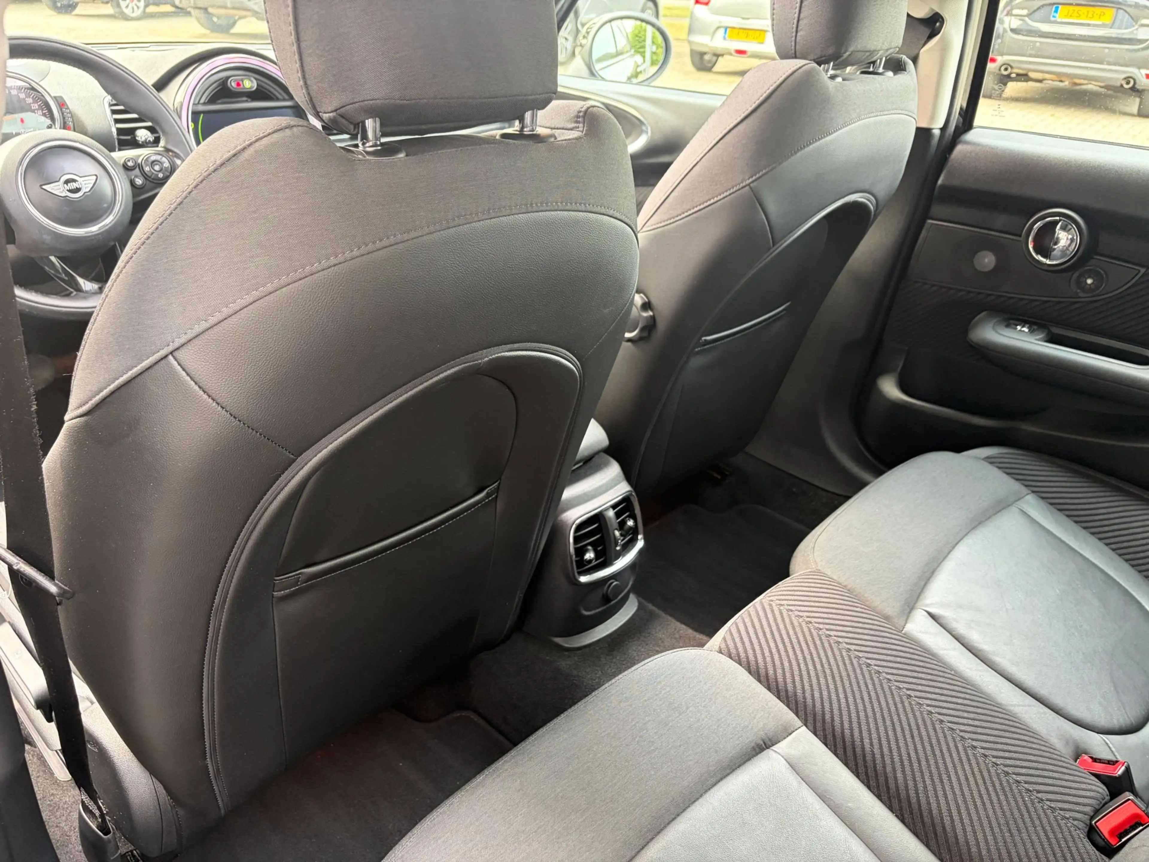 MINI Cooper Clubman 1.5 Chili Serious Business / Keyless / Headup / Na — photo 19
