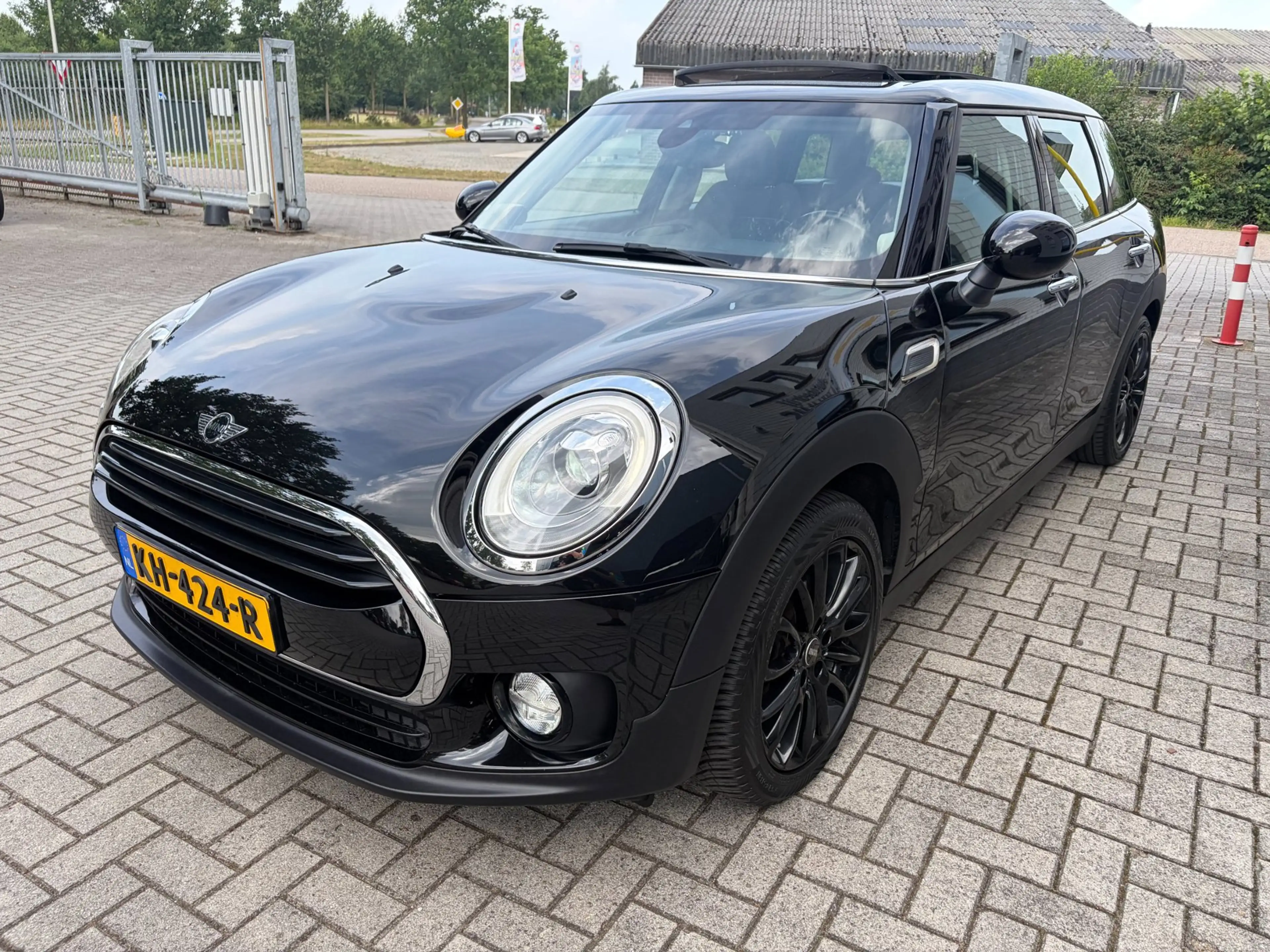 MINI Cooper Clubman 1.5 Chili Serious Business / Keyless / Headup / Na — photo 4