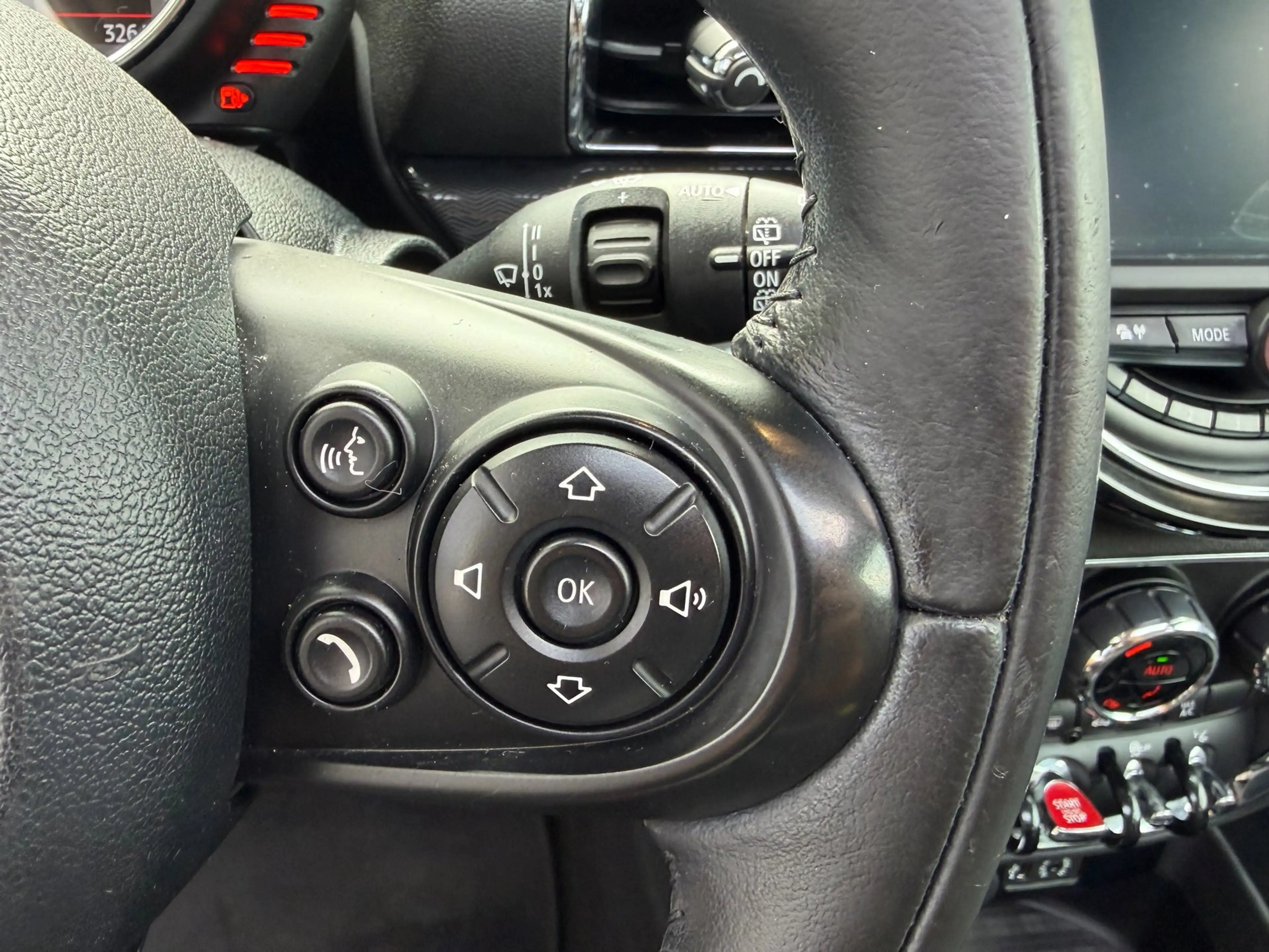 MINI Cooper Clubman 1.5 Chili Serious Business / Keyless / Headup / Na — photo 26