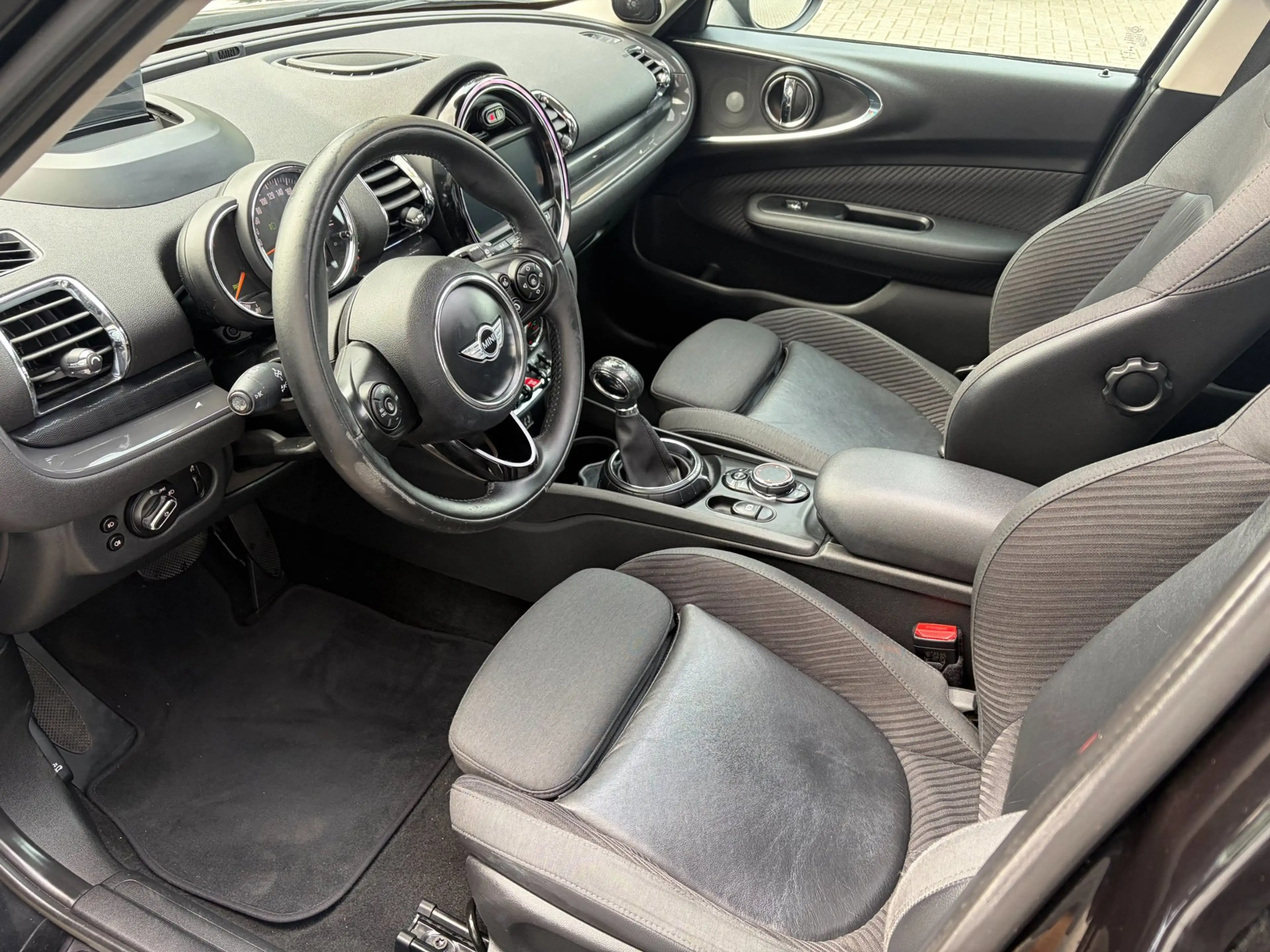 MINI Cooper Clubman 1.5 Chili Serious Business / Keyless / Headup / Na — photo 5