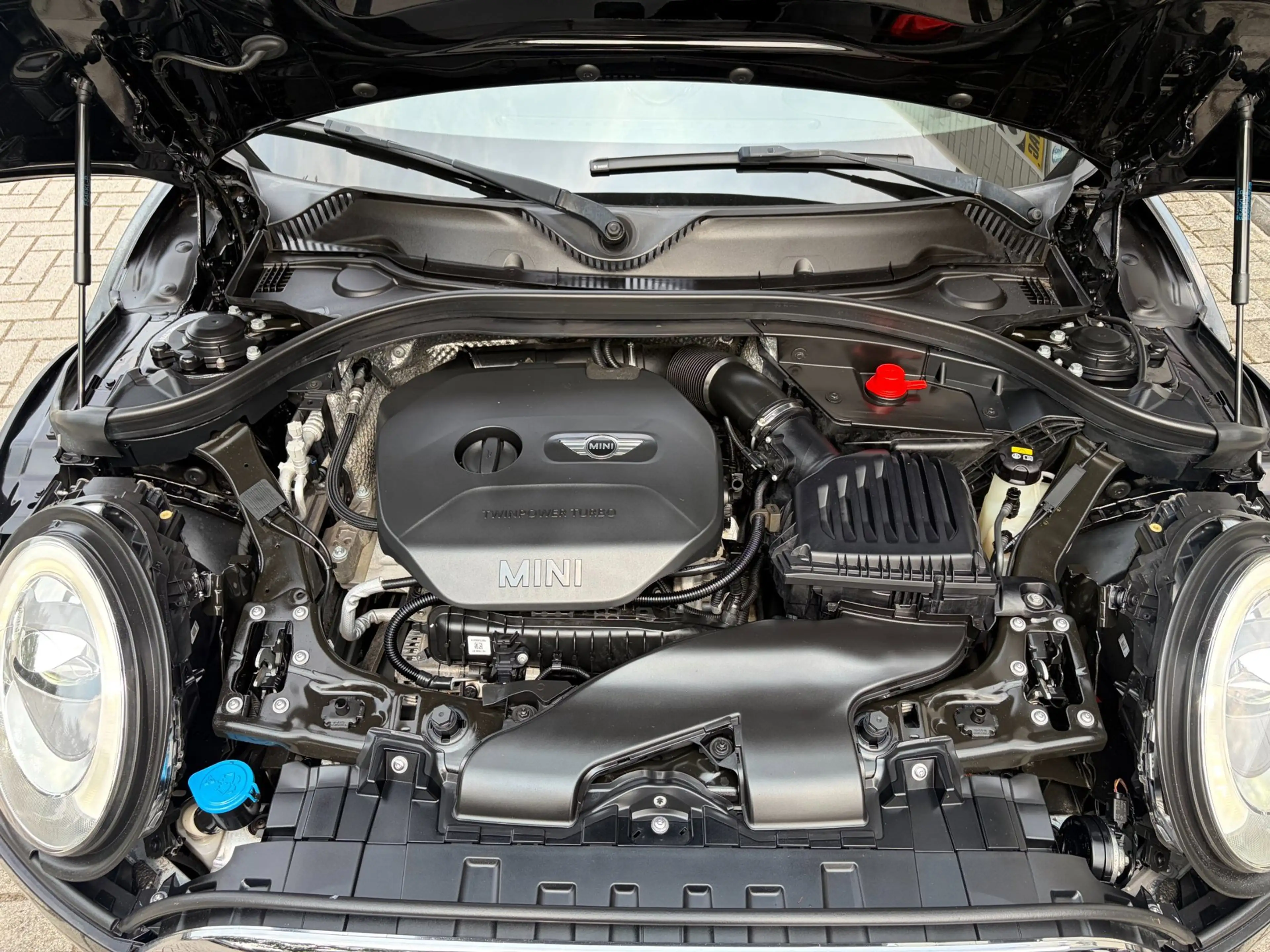 MINI Cooper Clubman 1.5 Chili Serious Business / Keyless / Headup / Na — photo 44