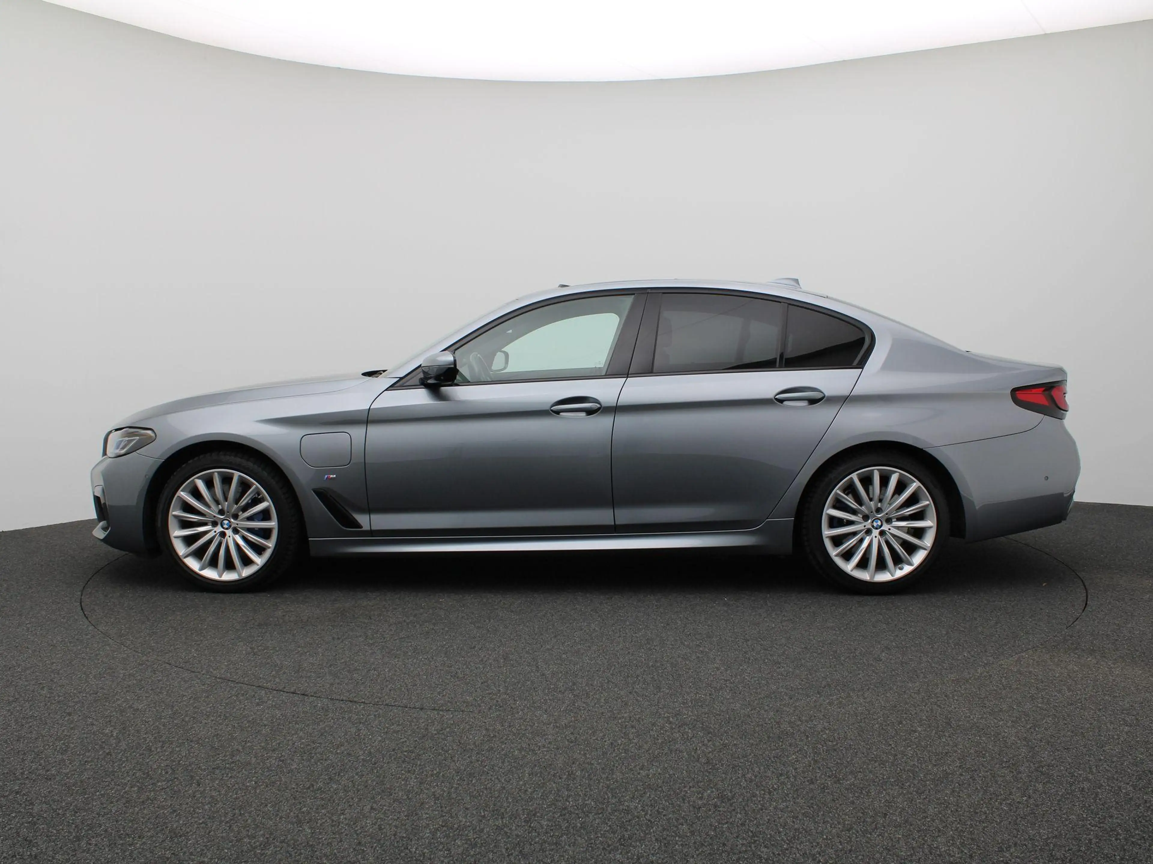 BMW 545 5-serie 545e xDrive High Executive 394PK Aut. M-Sp — photo 2