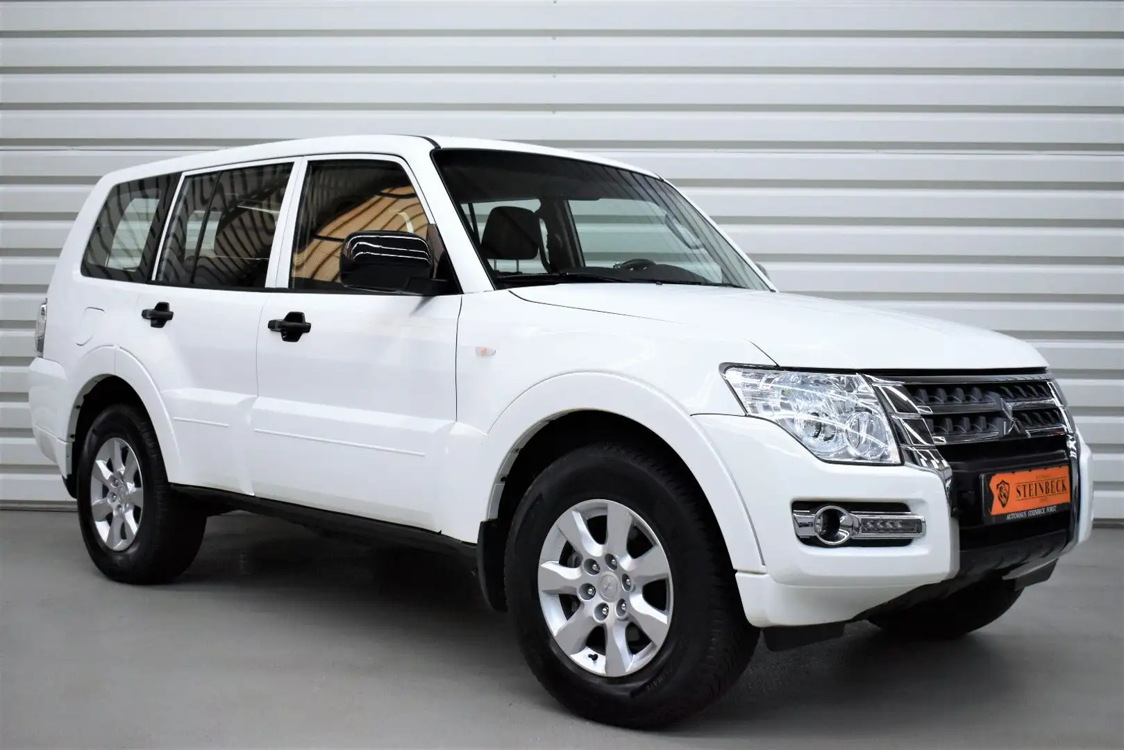 Mitsubishi Pajero 3.2 DI-D+AHK+7.Sitzer+STHZ+1.Hand+66.900 Blanc - 1