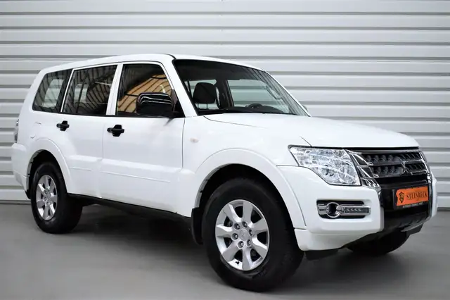 Mitsubishi Pajero 3.2 DI-D+AHK+7.Sitzer+STHZ+1.Hand+66.900