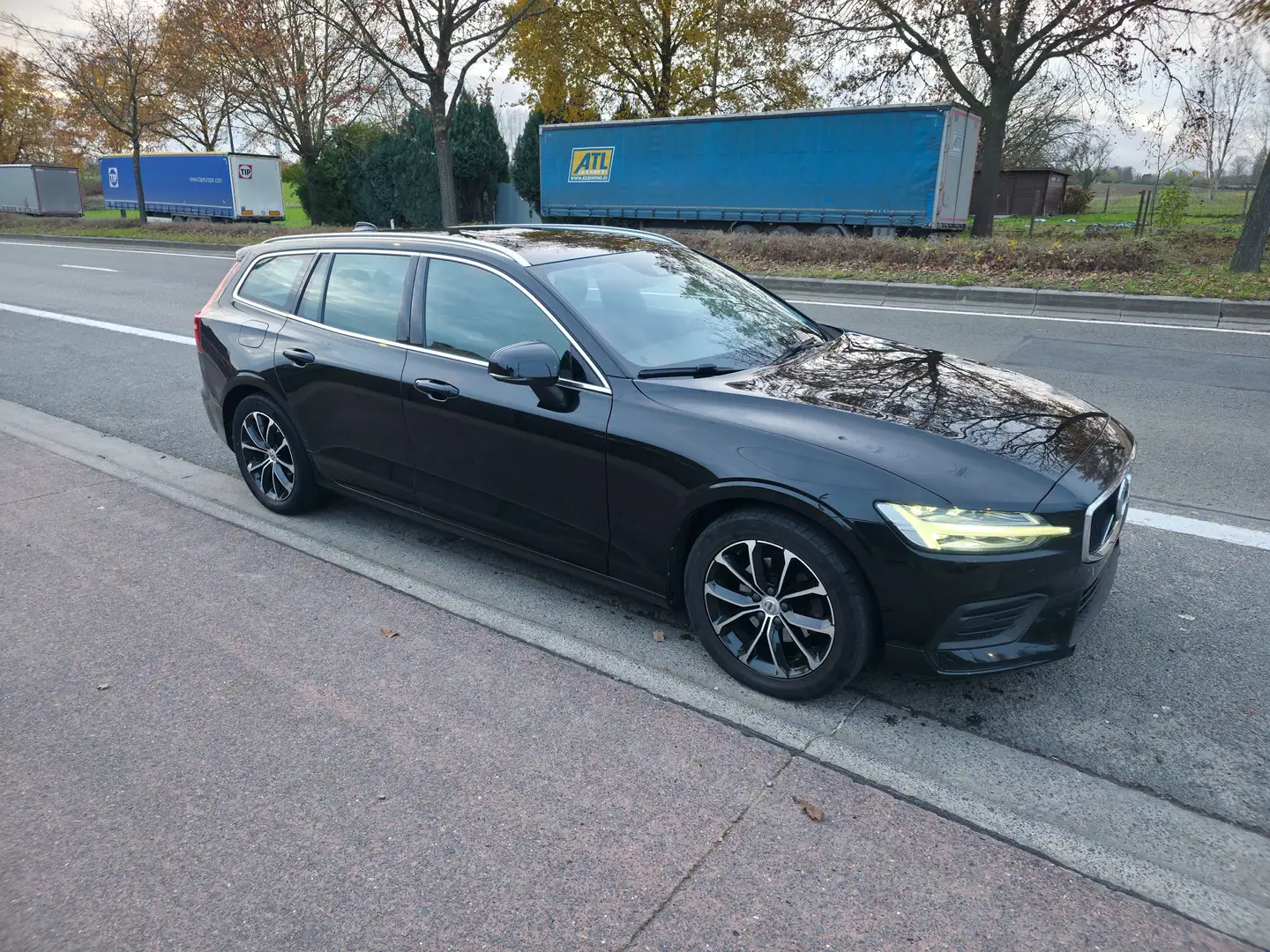Volvo V60 V60 2.0 D3 Momentum 1°EIG. PERFECTE STAAT !! Schwarz - 1