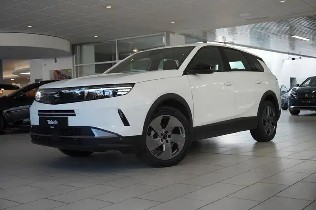 Opel Grandland view 3