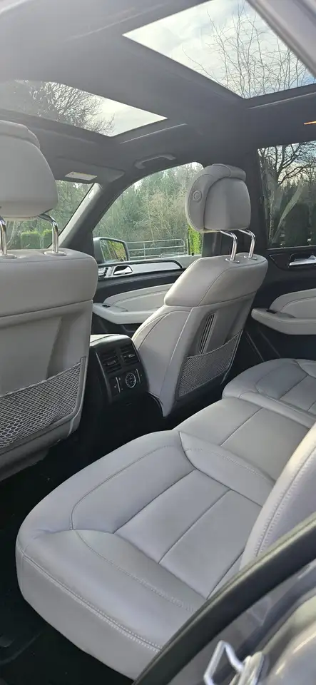 Mercedes-Benz M-Class снимка Mercedes-Benz M-Class