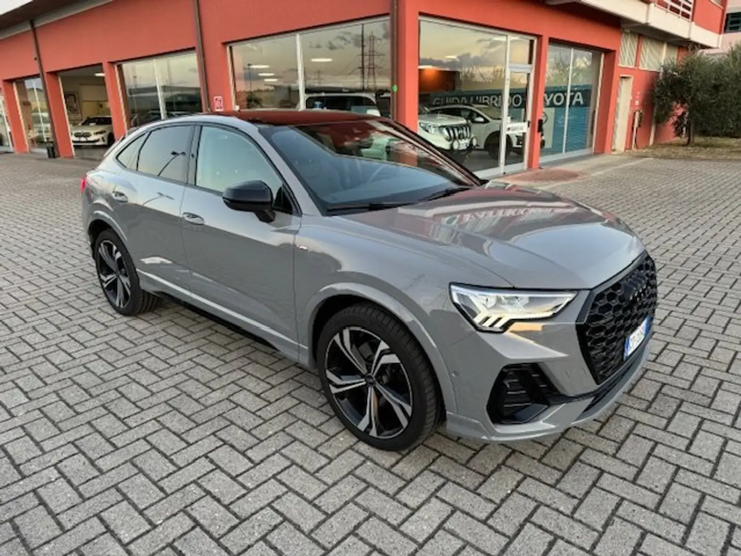 Audi Q3 Q3 S.back 40 2.0 tdi S line edition quattro 200CV Grau - 2