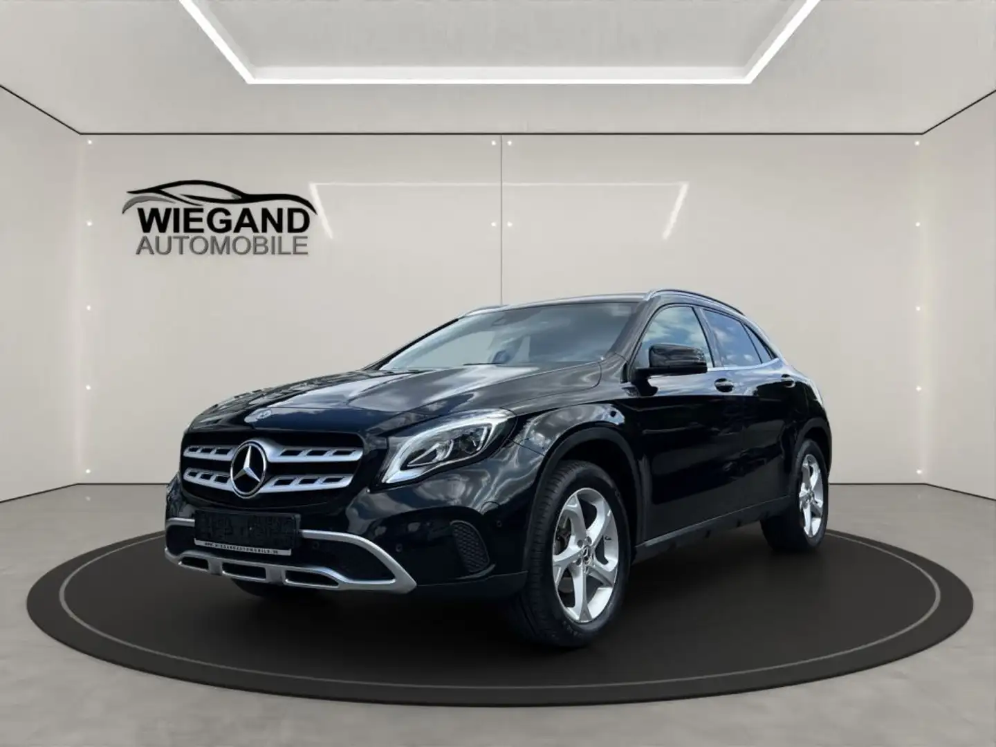 Mercedes-Benz GLA 220 d 7G-DCT URBAN+BUSINESS+LED+H/K SOUNDSY. Noir - 1