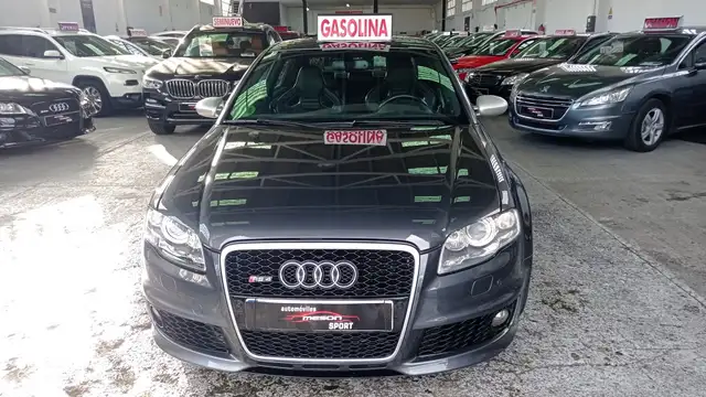 Audi RS4 4.2 V8 FSI quattro