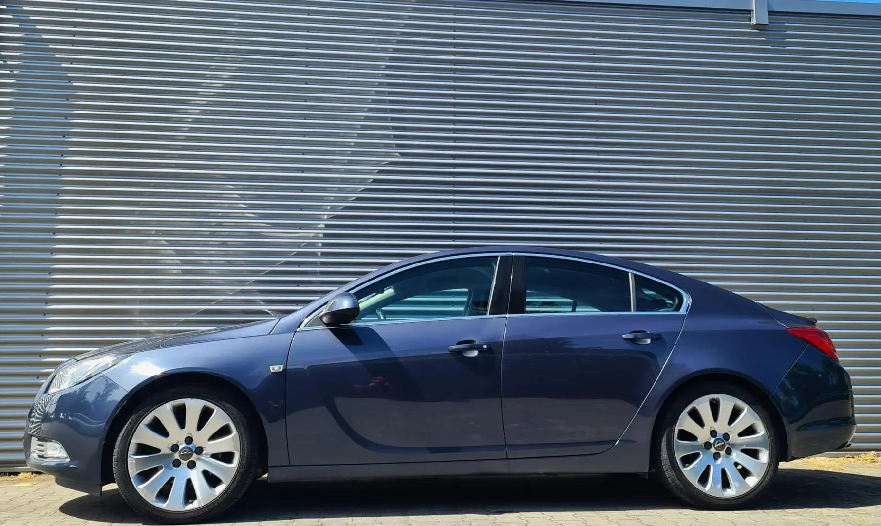 Opel Insignia 2.0 T Sport 220Pk AUT 02-2011 Blauw Metallic APK N Blau - 2